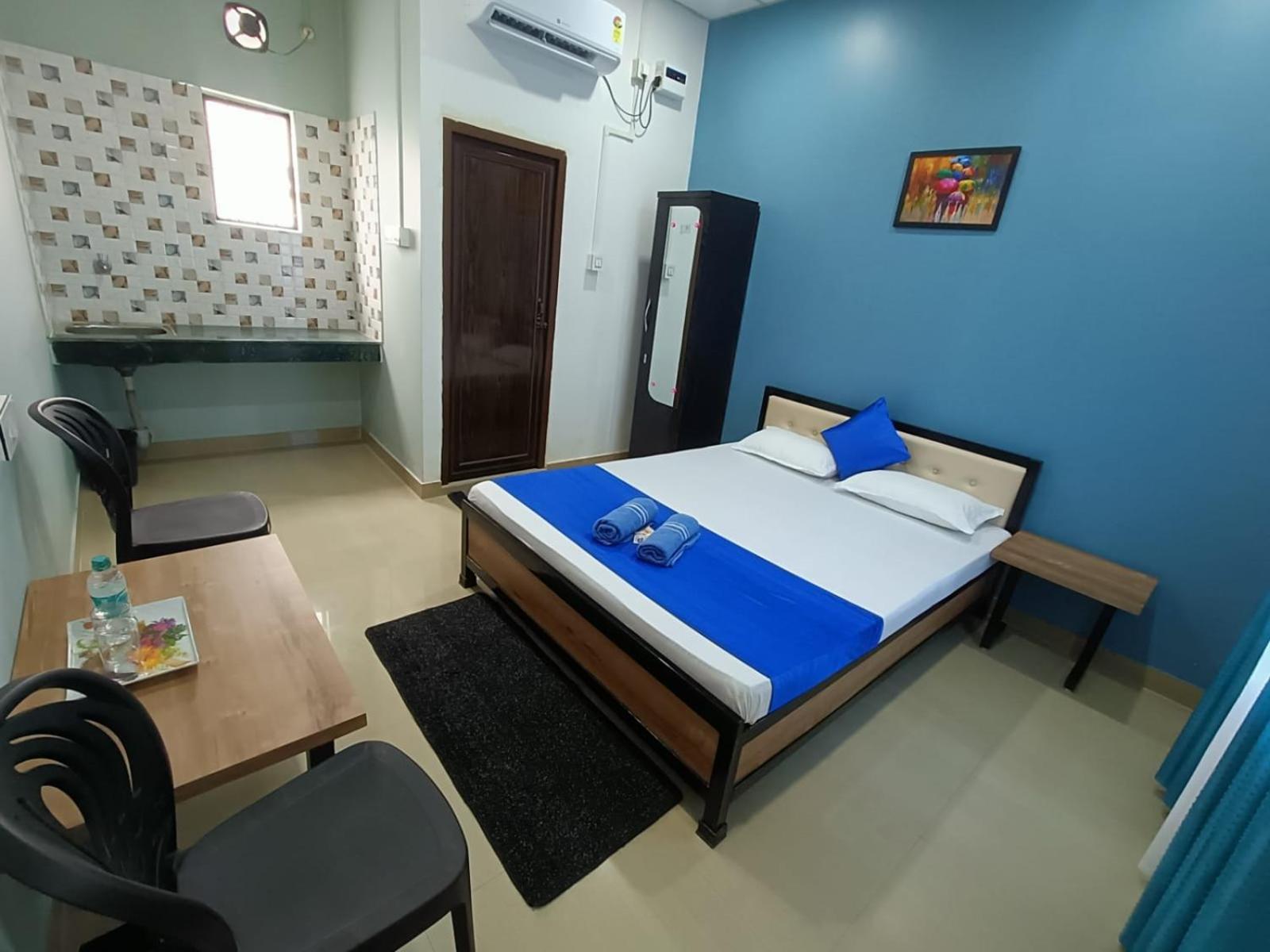 Deluxe Double Room (2 Adults + 1 Child) photo 3