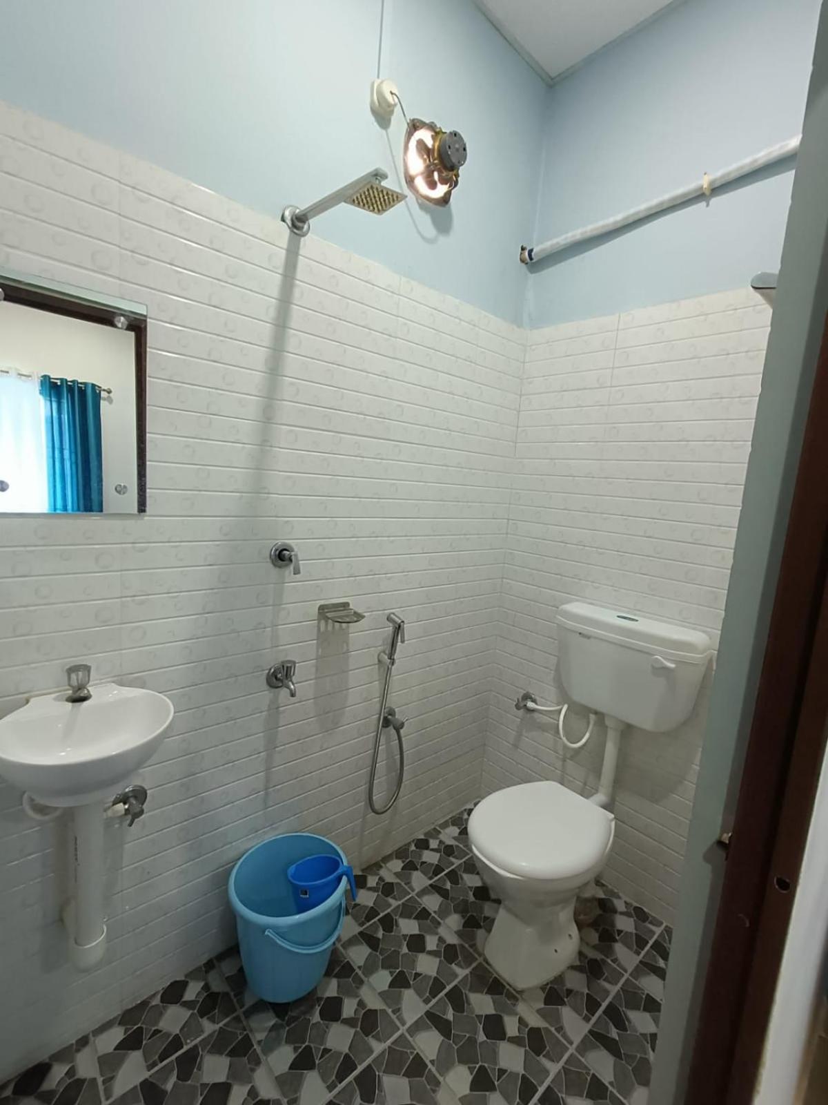 Deluxe Double Room (2 Adults + 1 Child) photo 2
