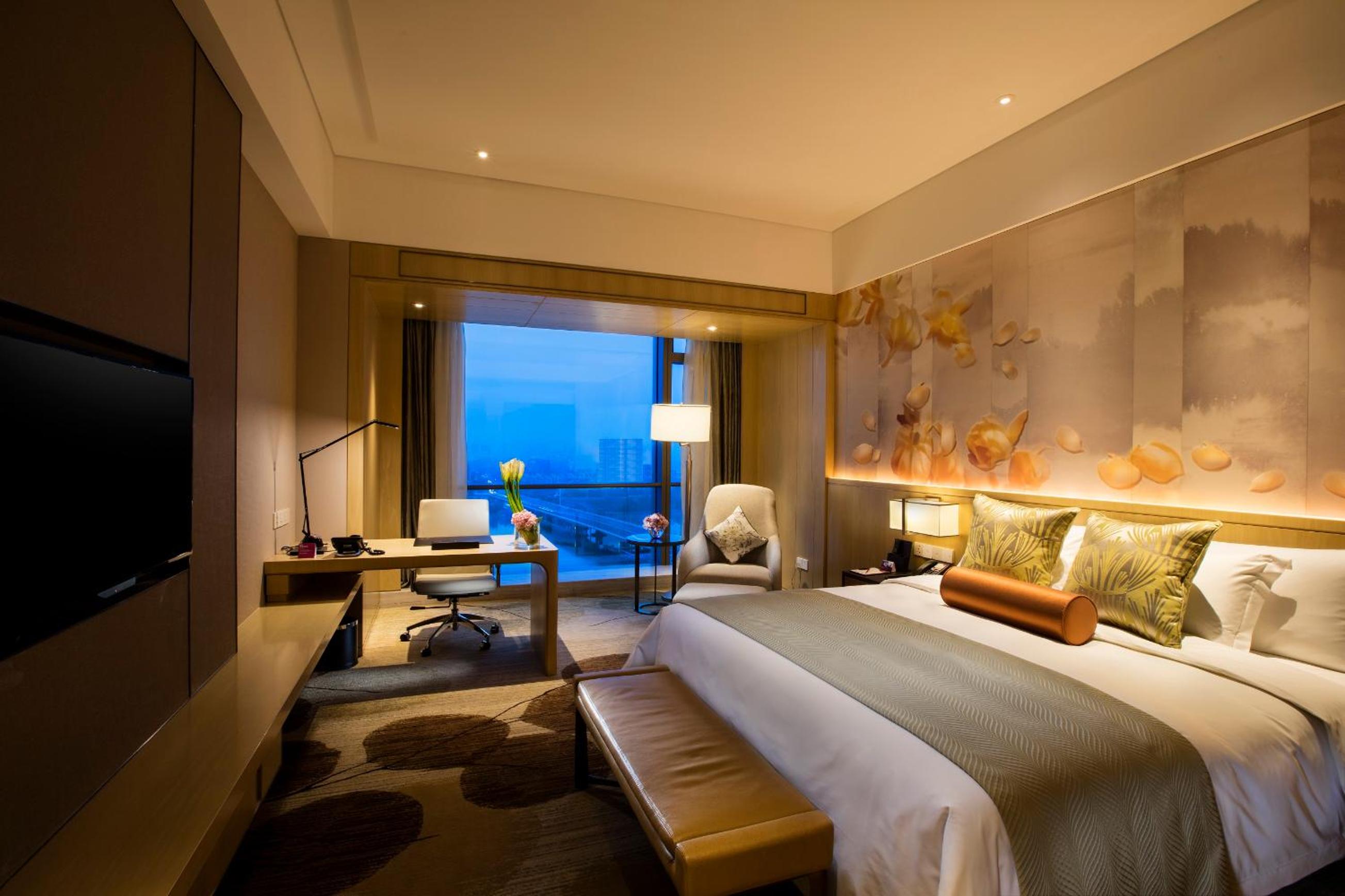 Standard King Room with River View