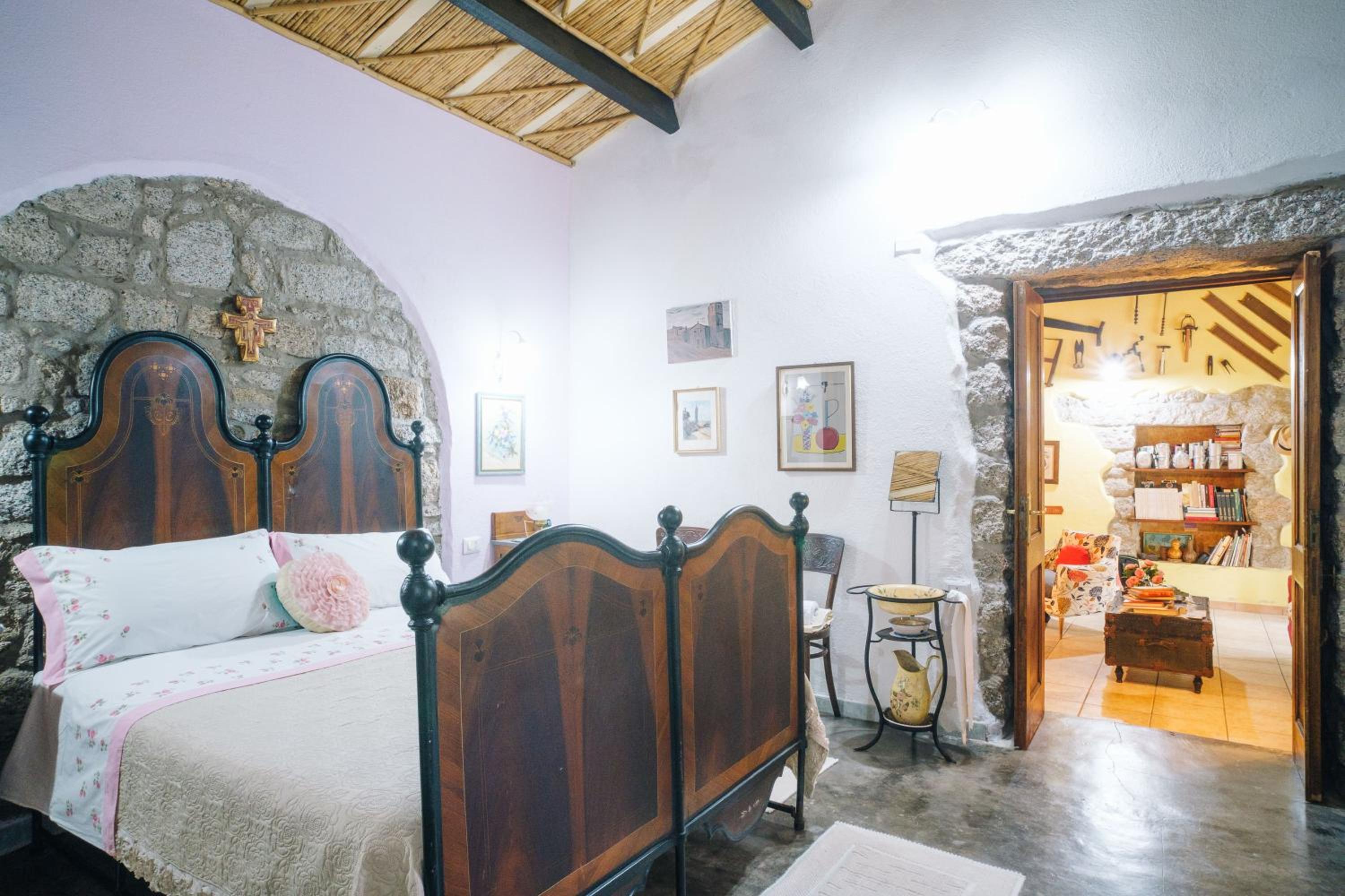 Double Room - Photo 9