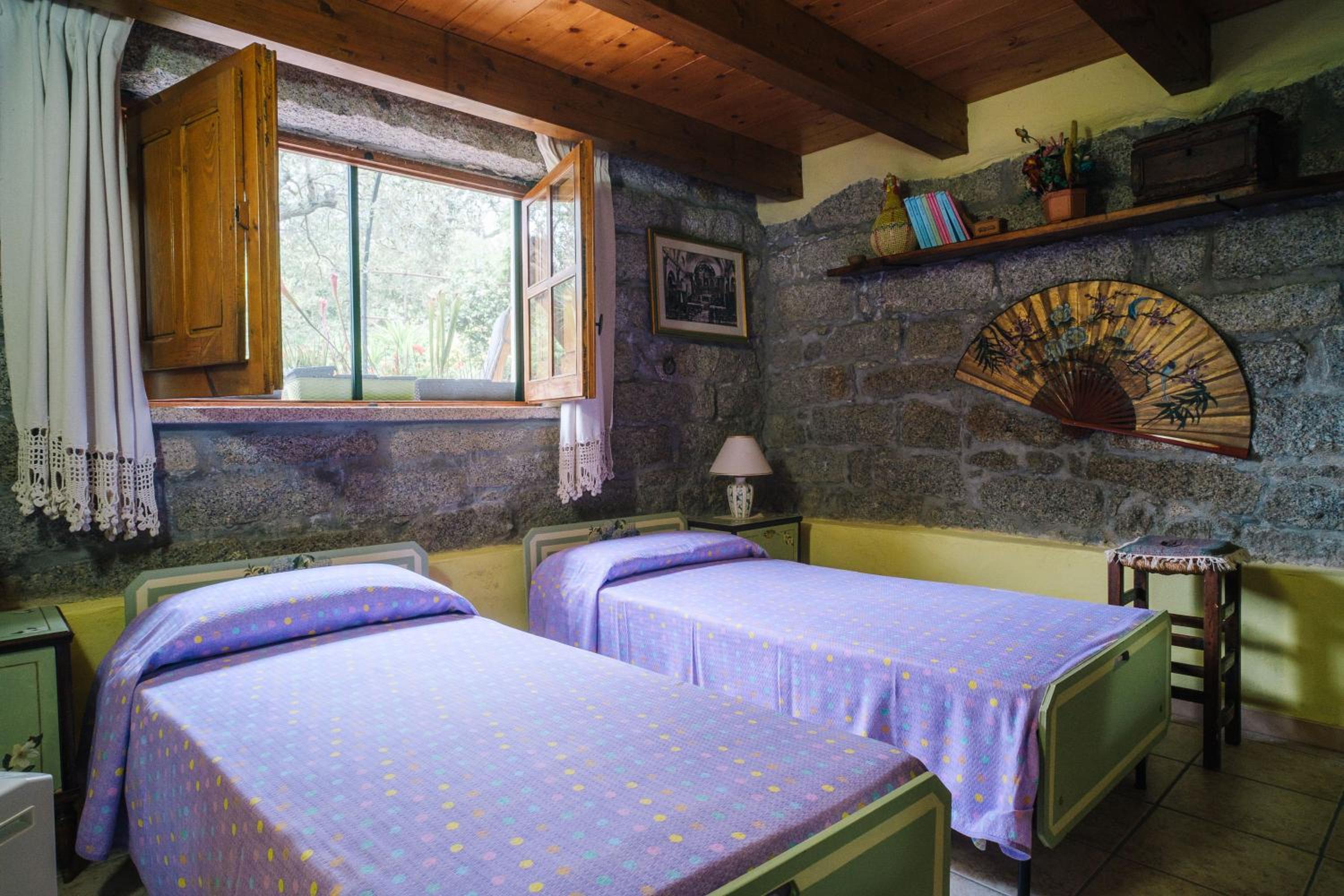 Quadruple Room with Garden View - Photo 8