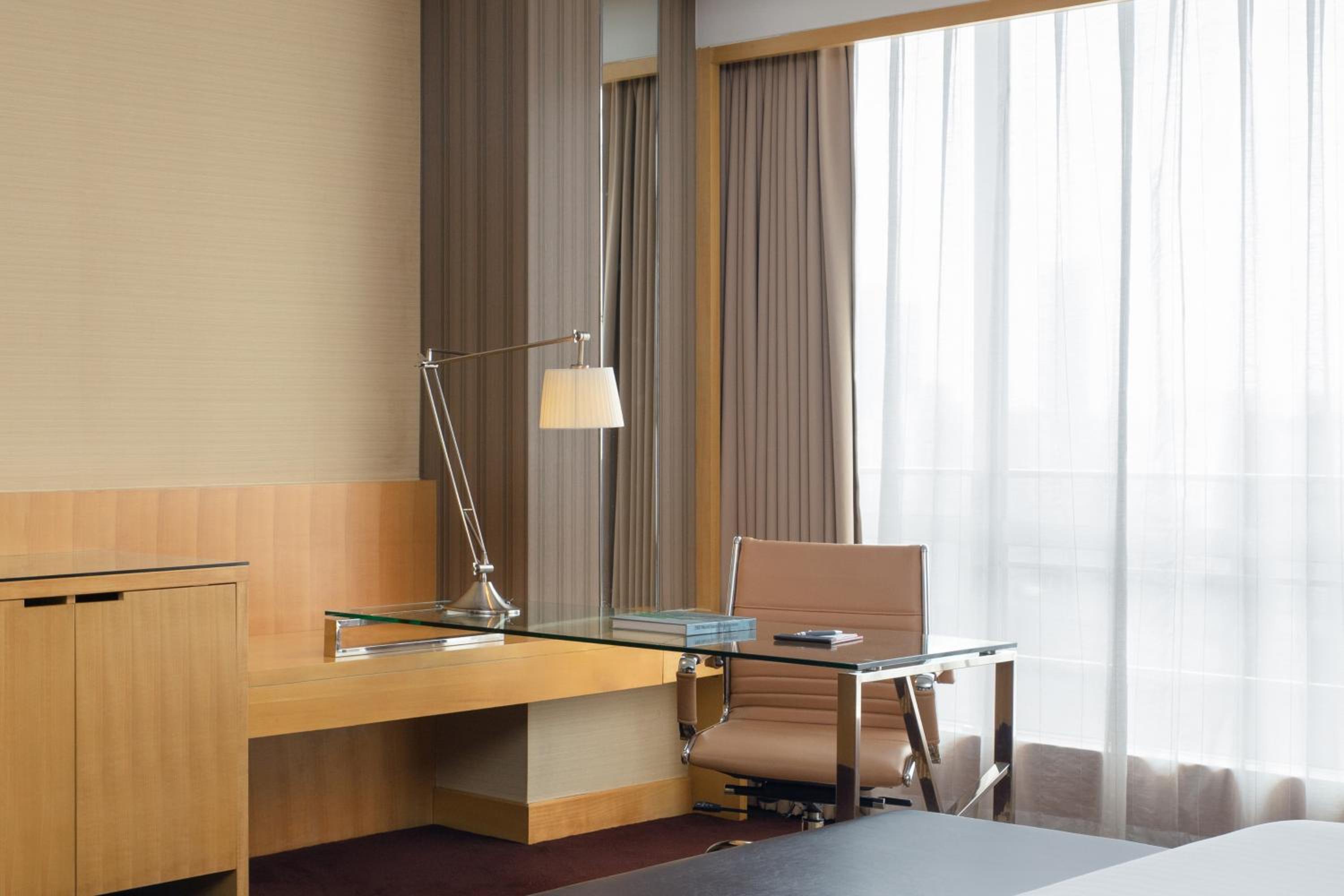 Premier Twin Room with Two Single Beds and City View photo 1