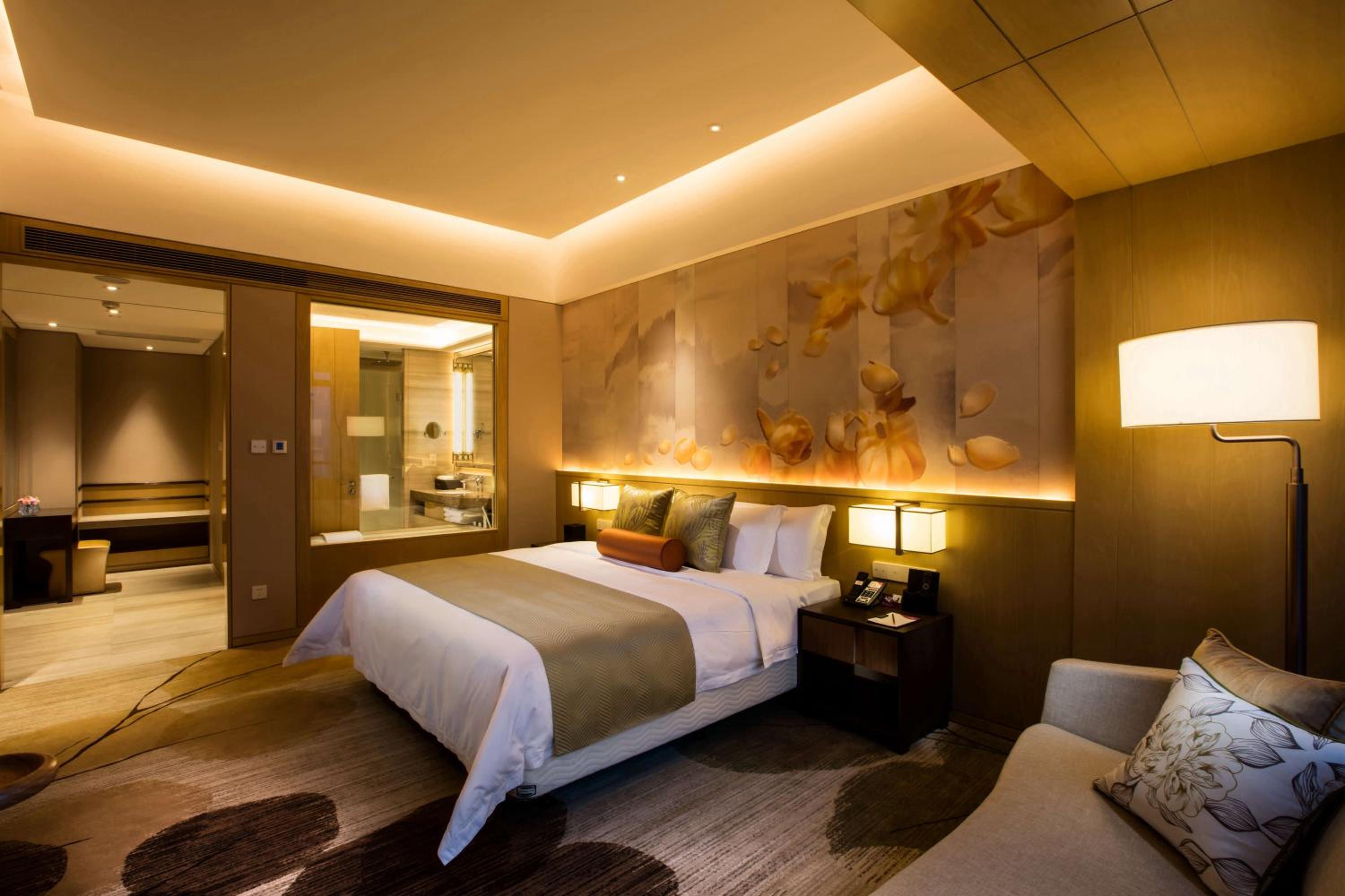 One-Bedroom Suite Lounge Access
