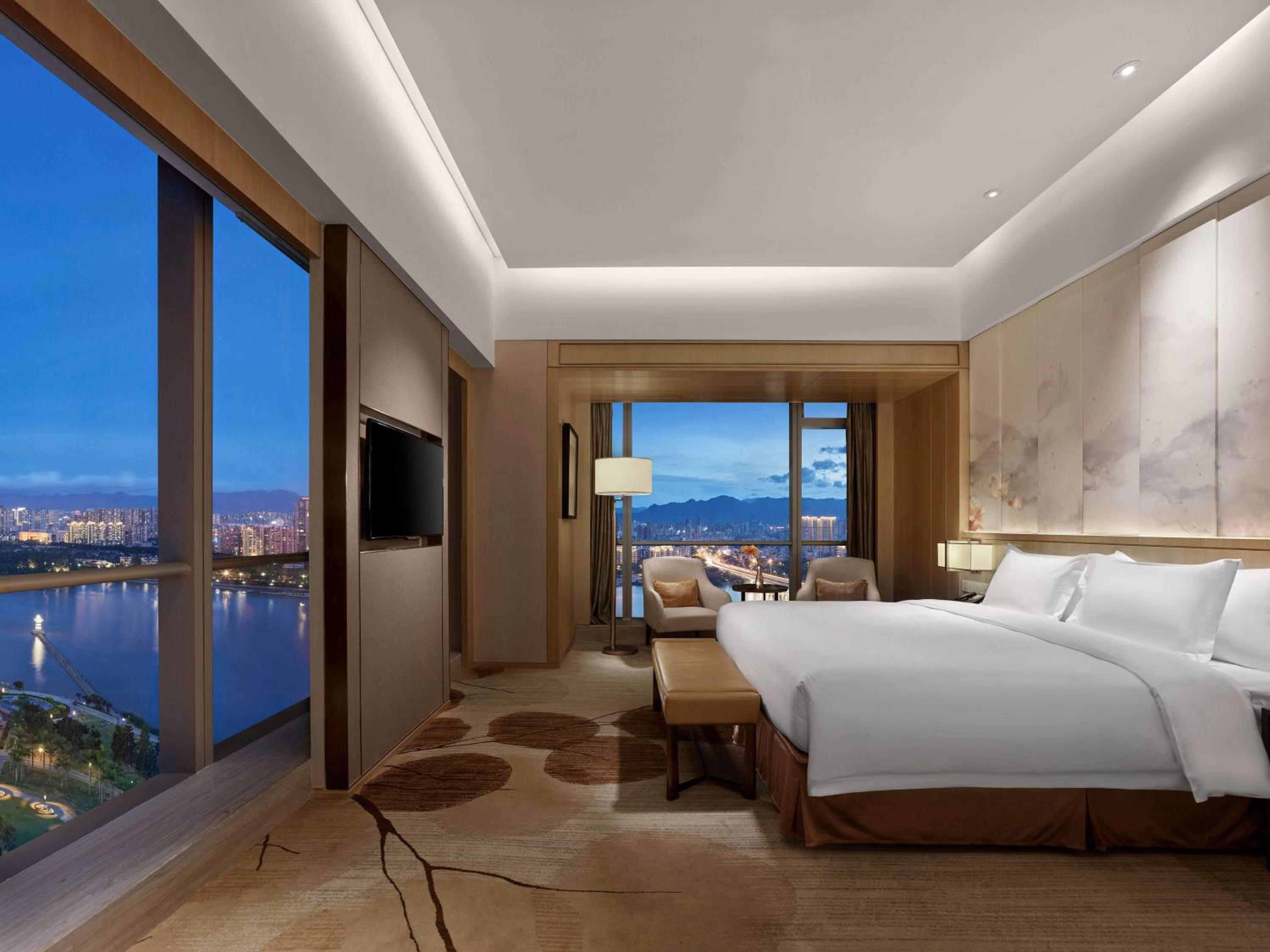 One-Bedroom Suite with River View - Lounge Access photo 2