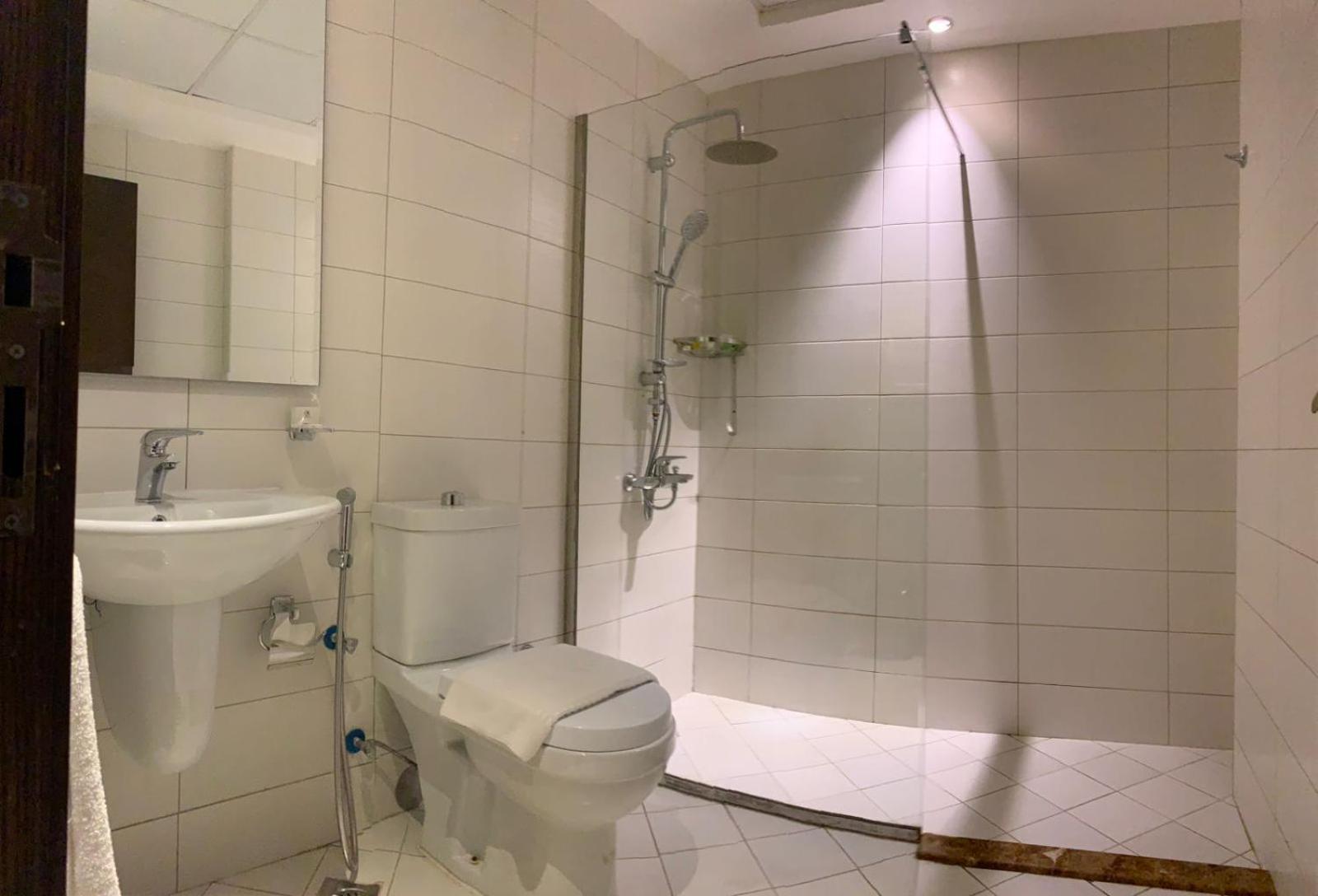 Twin Room - Photo 16