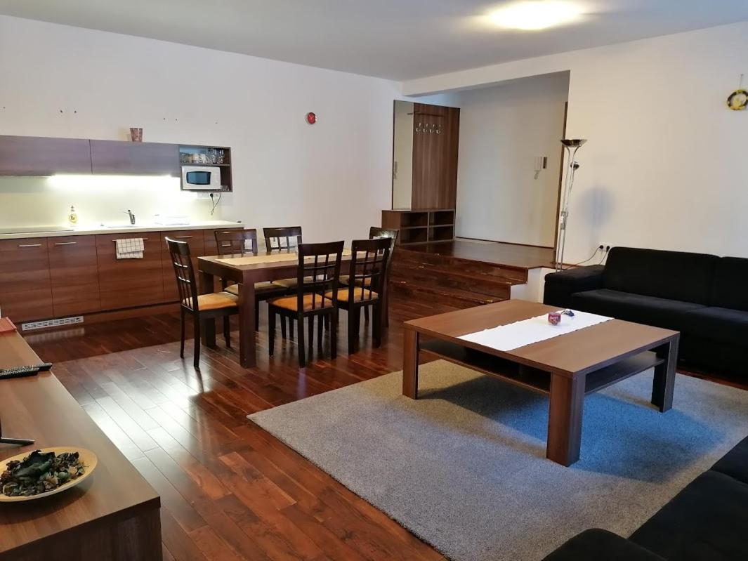 One-Bedroom Apartment photo 2