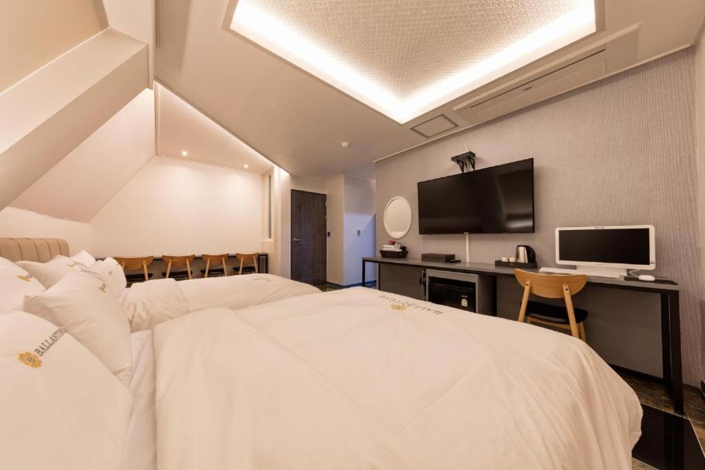 Deluxe Twin Room photo 3