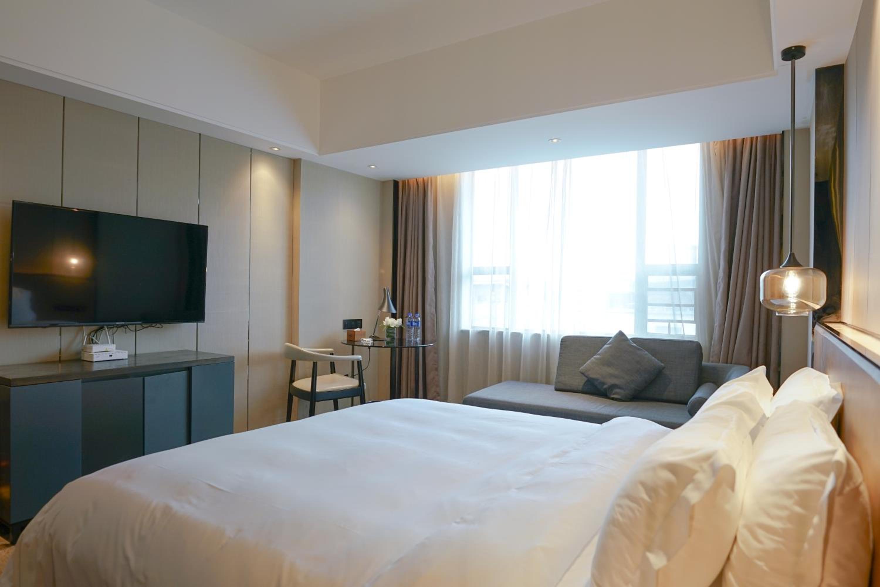 Deluxe King Room photo 2