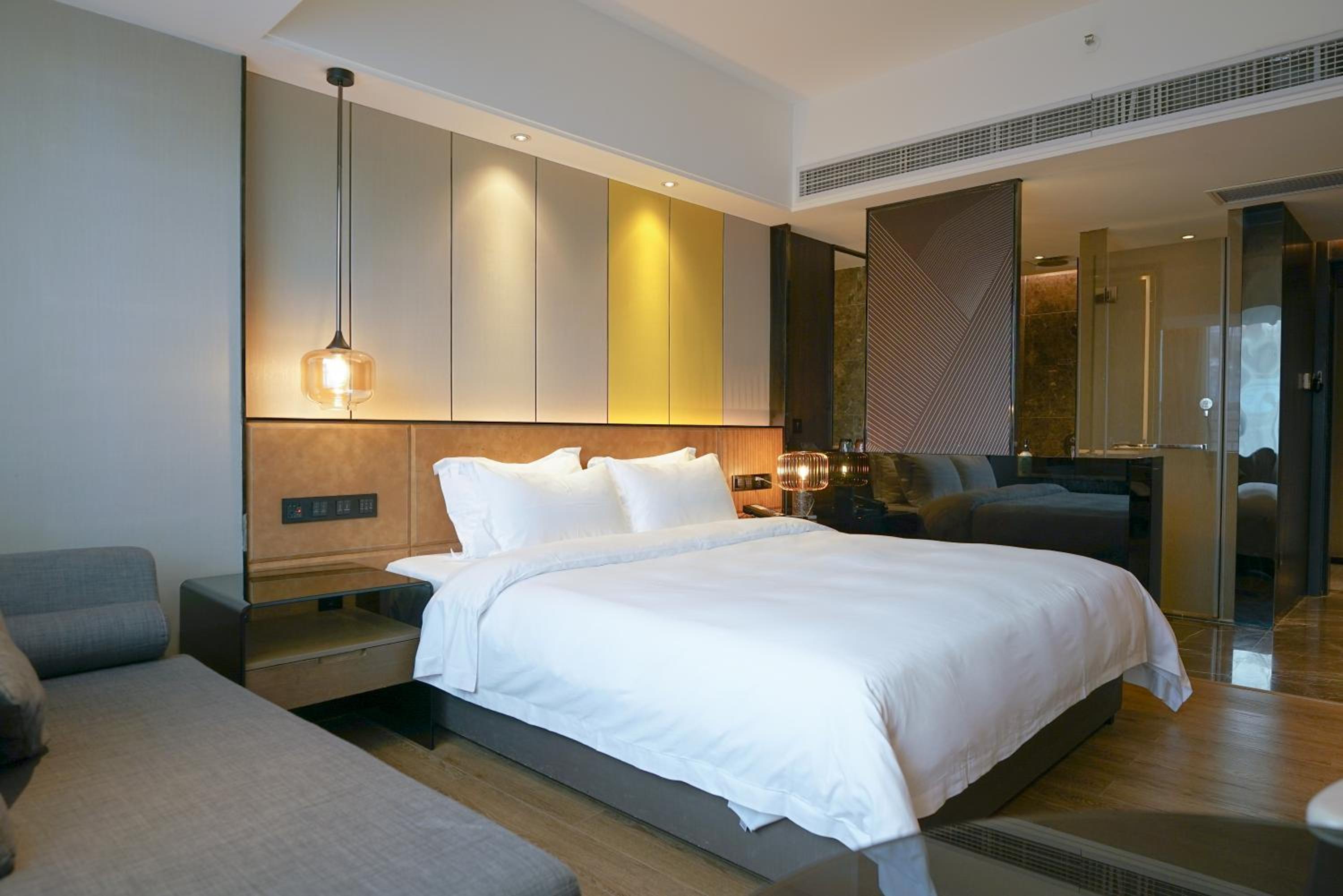 Deluxe King Room photo 1