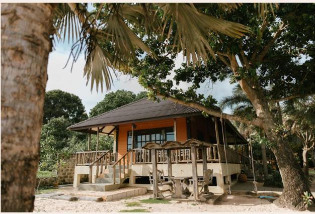Quadruple Room with Side Sea View photo 2