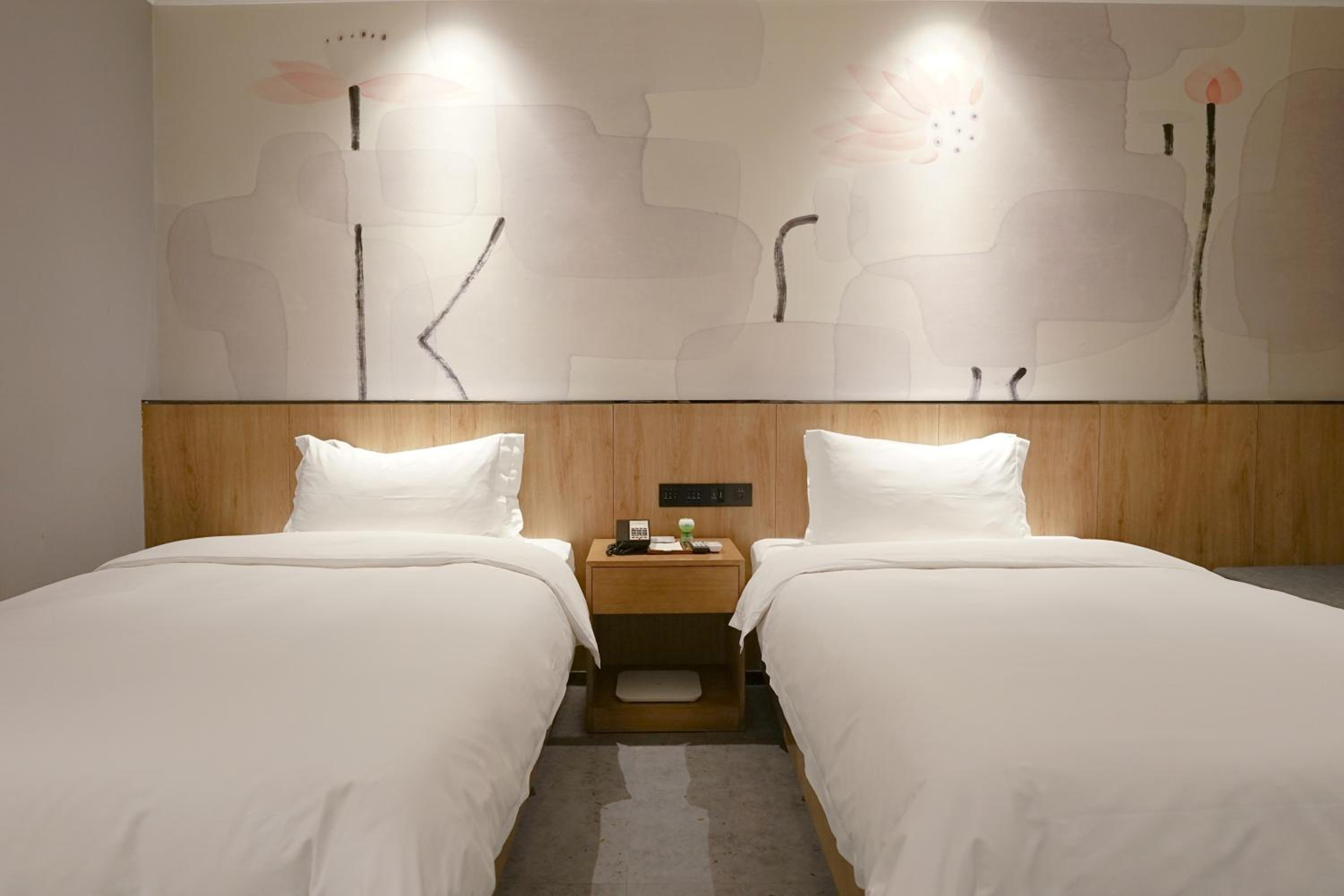 Standard Twin Room photo 3