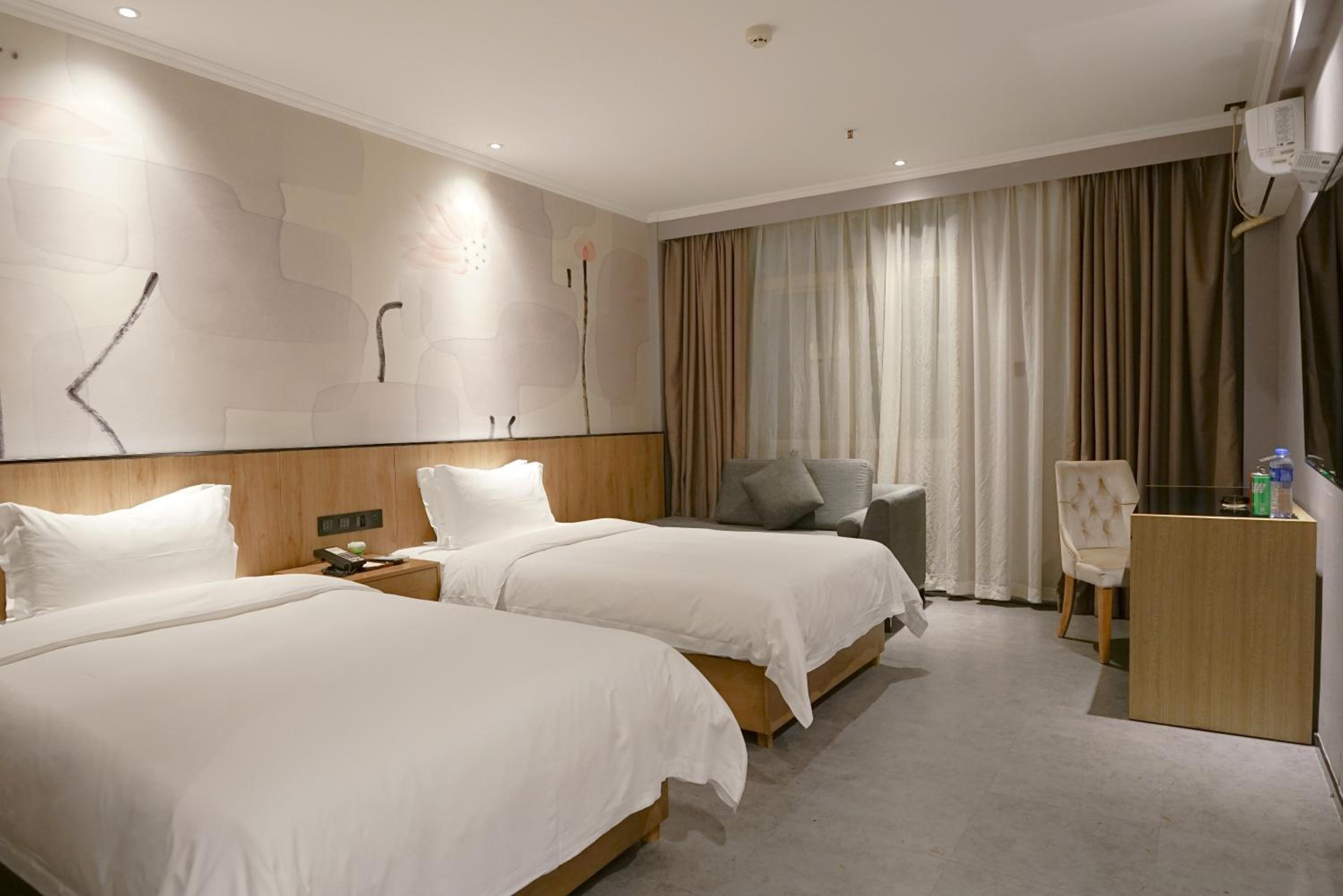 Standard Twin Room photo 2