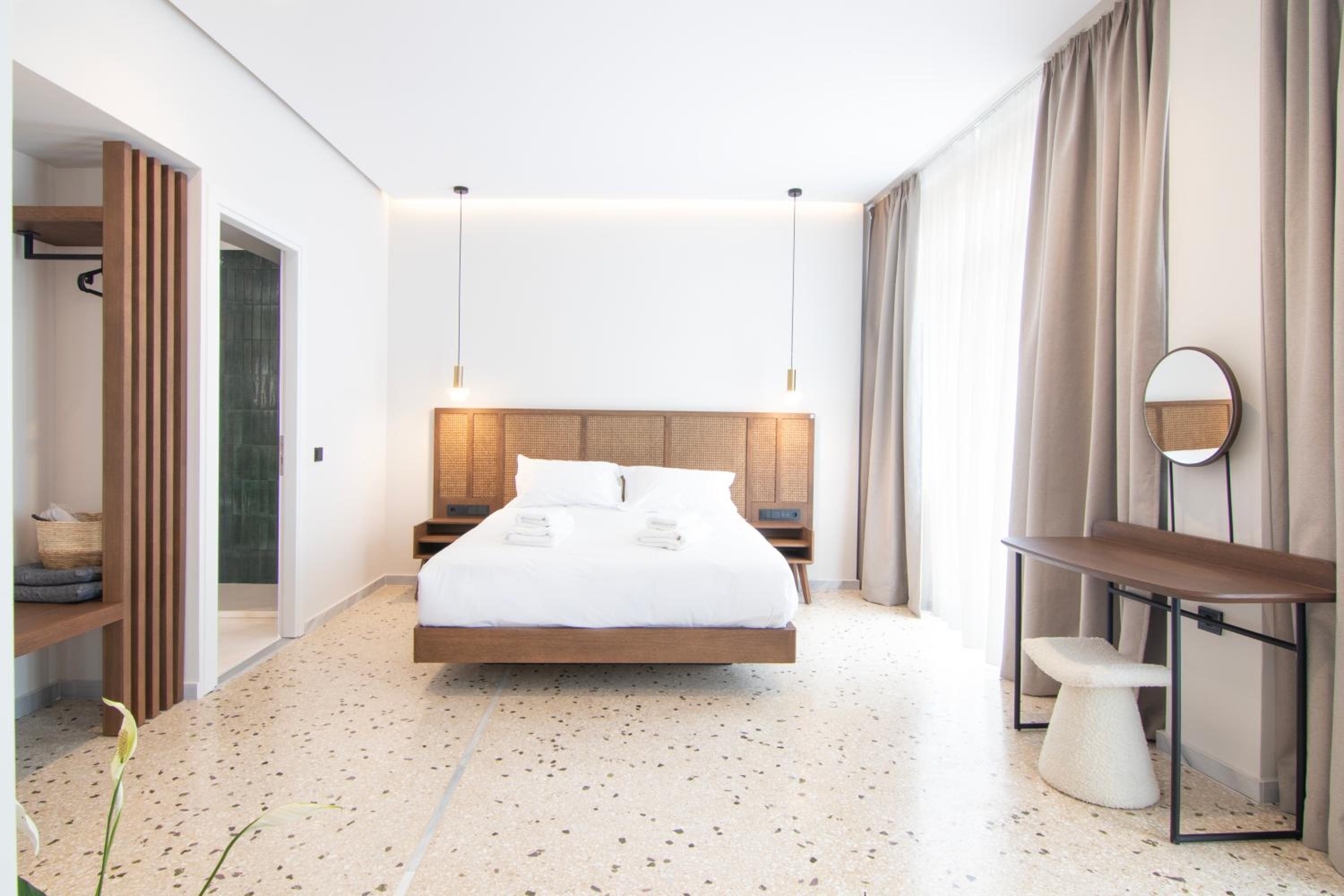 Superior Apartment with Partial Acropolis View & Balcony photo 2