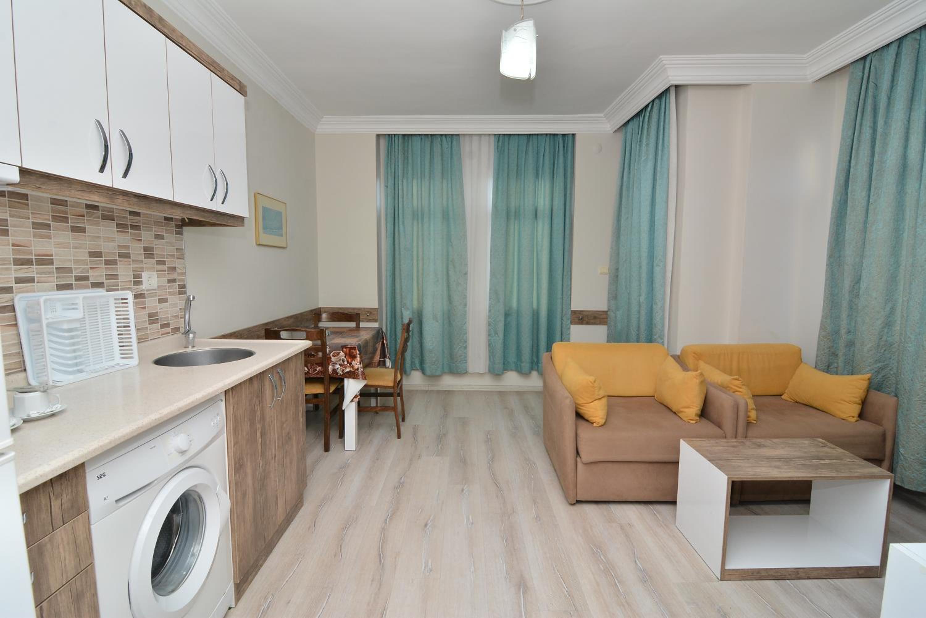 Apartment with Balcony photo 3