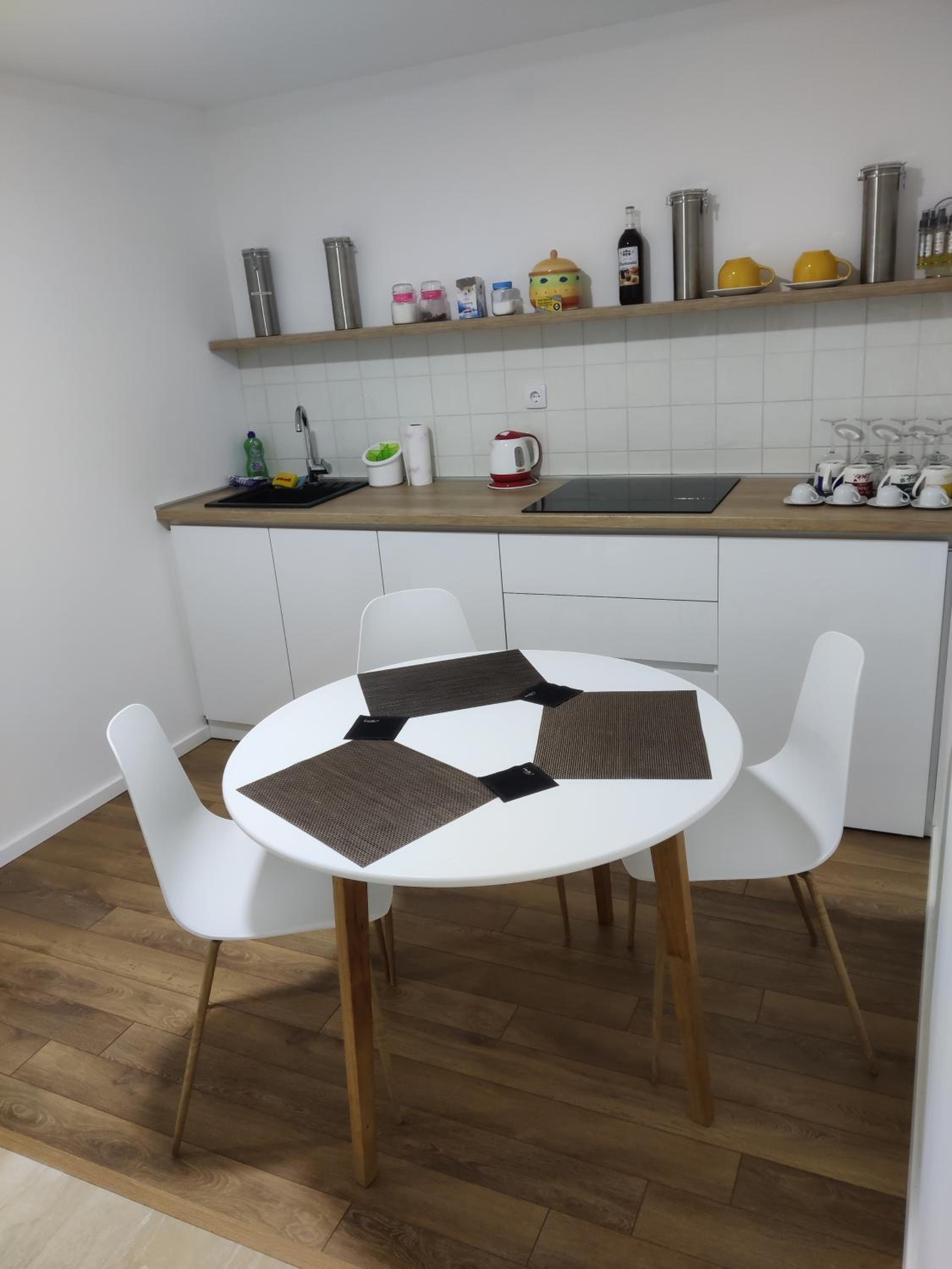 One-Bedroom Apartment photo 2