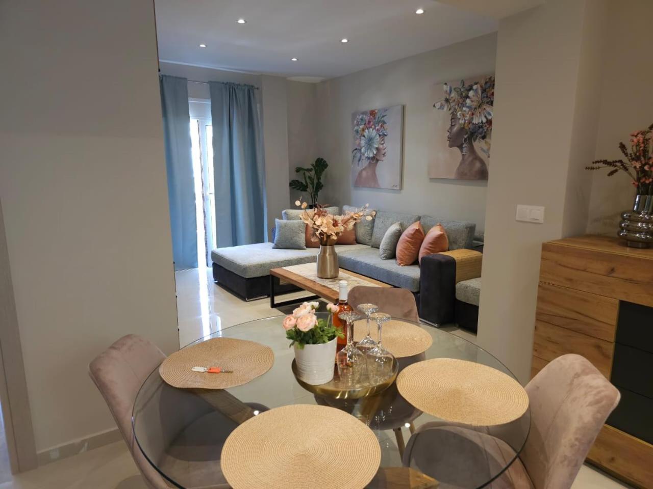 One-Bedroom Apartment with City View photo 1