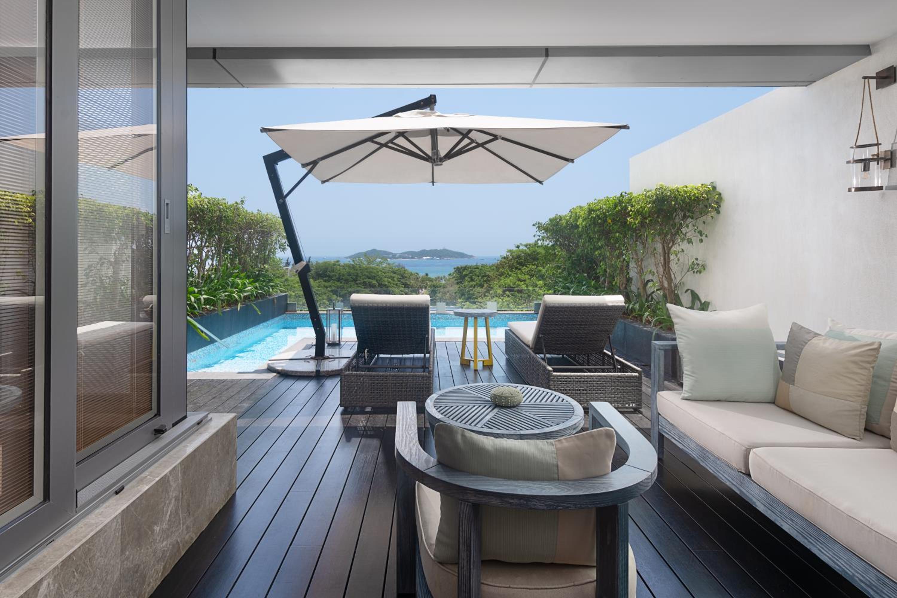 Seascape Ocean View Pool King