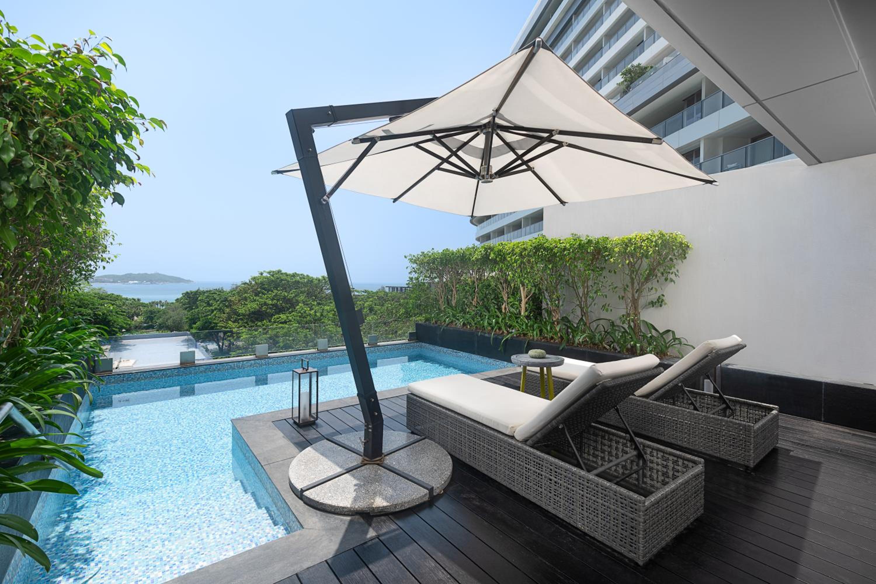 Seascape Ocean View Pool King