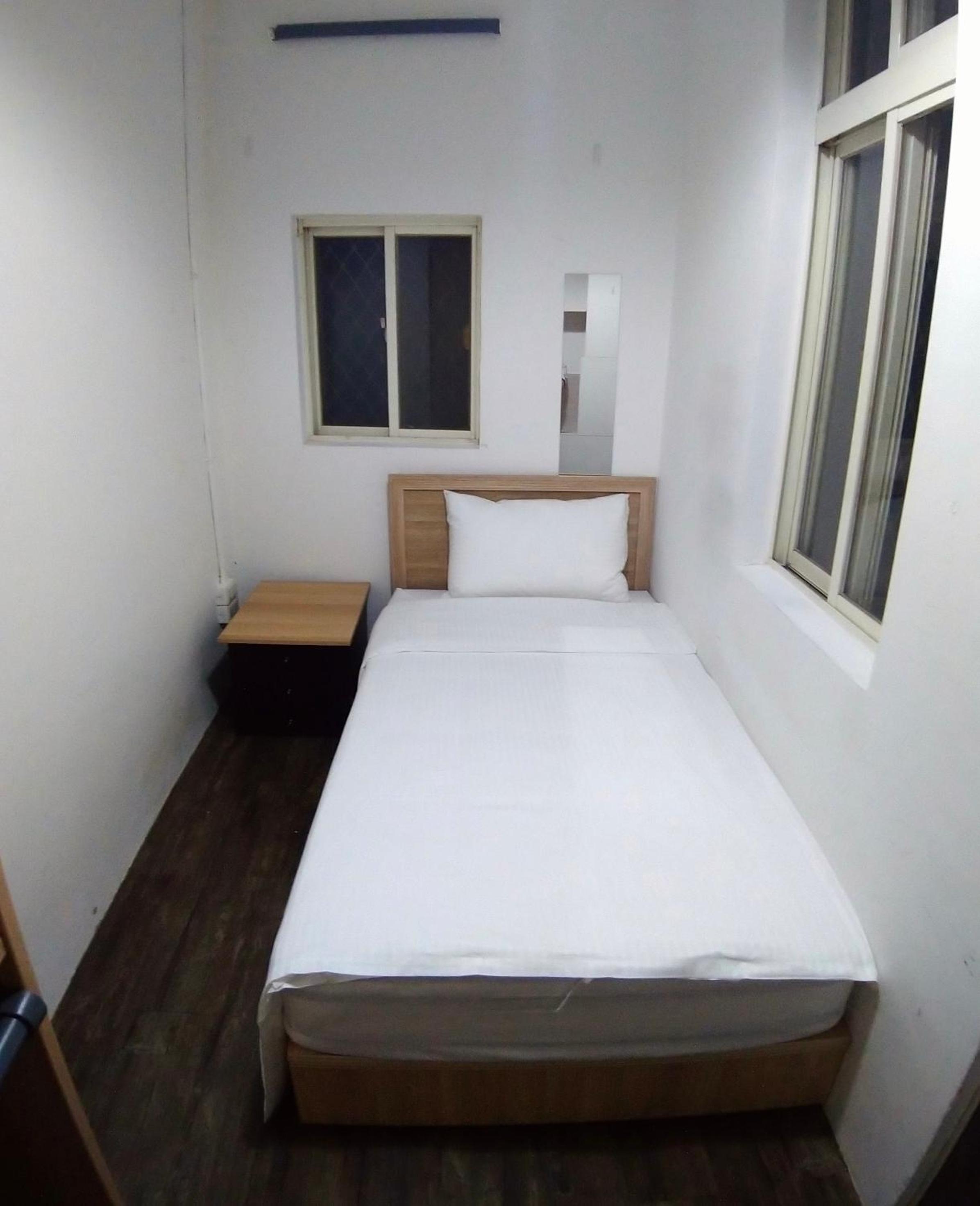 Single Room with Shared Bathroom
