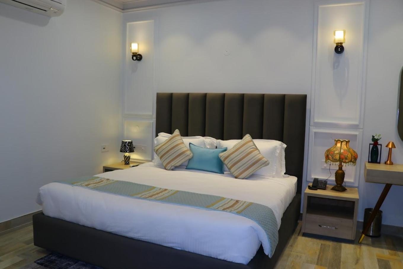 Deluxe King Room