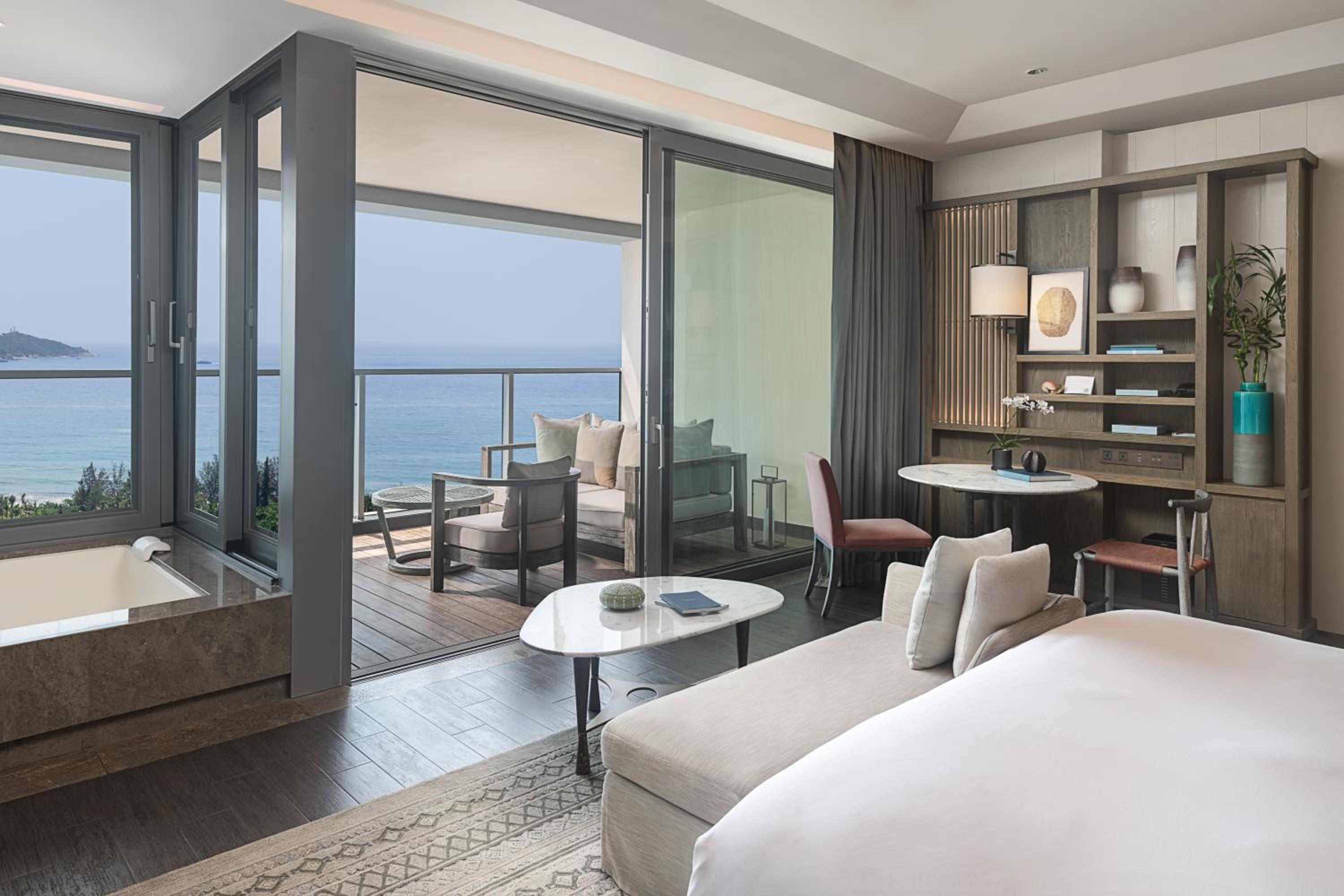 Grand King Room with One King Bed (Non Smoking)