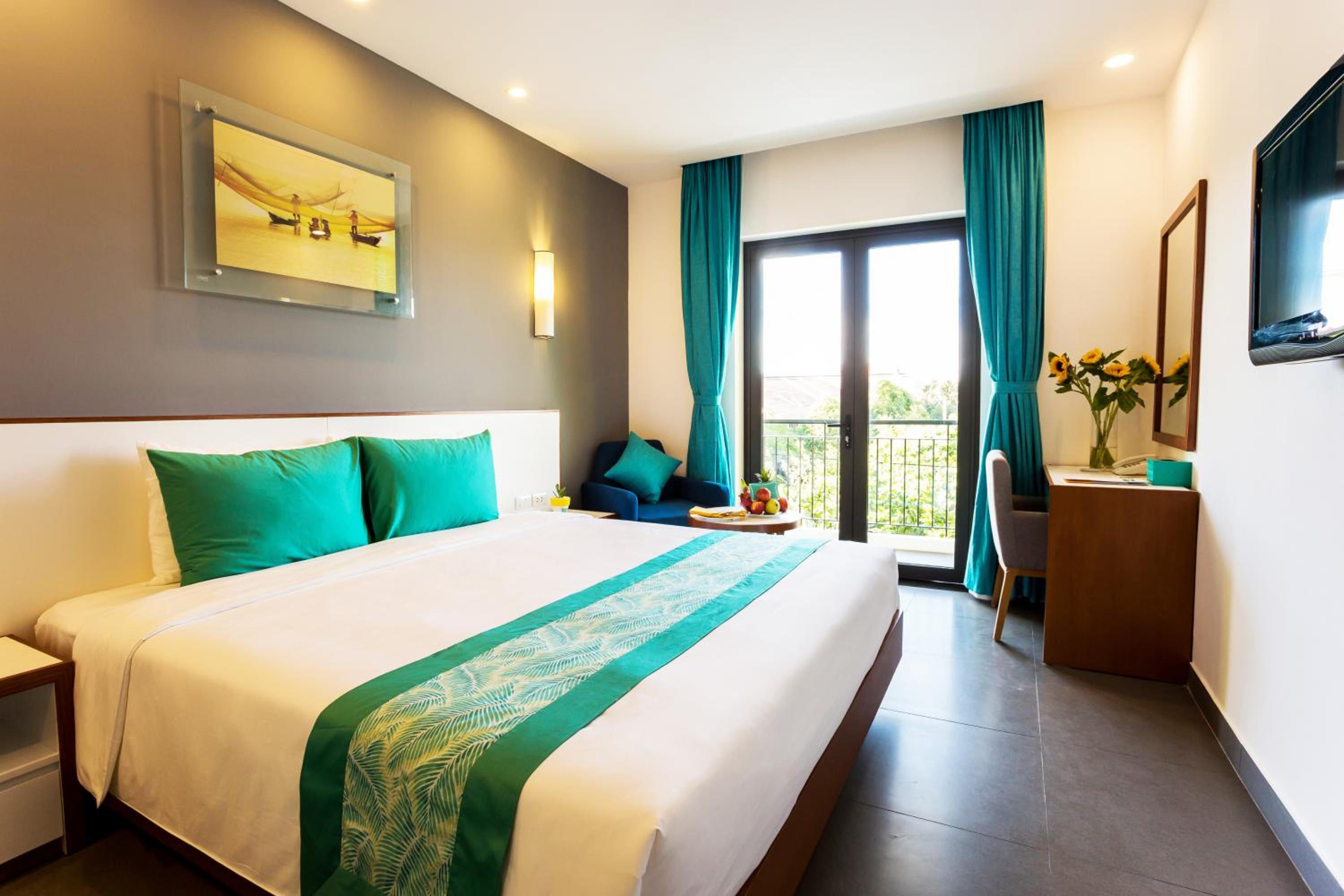 Deluxe Room with City View photo 2