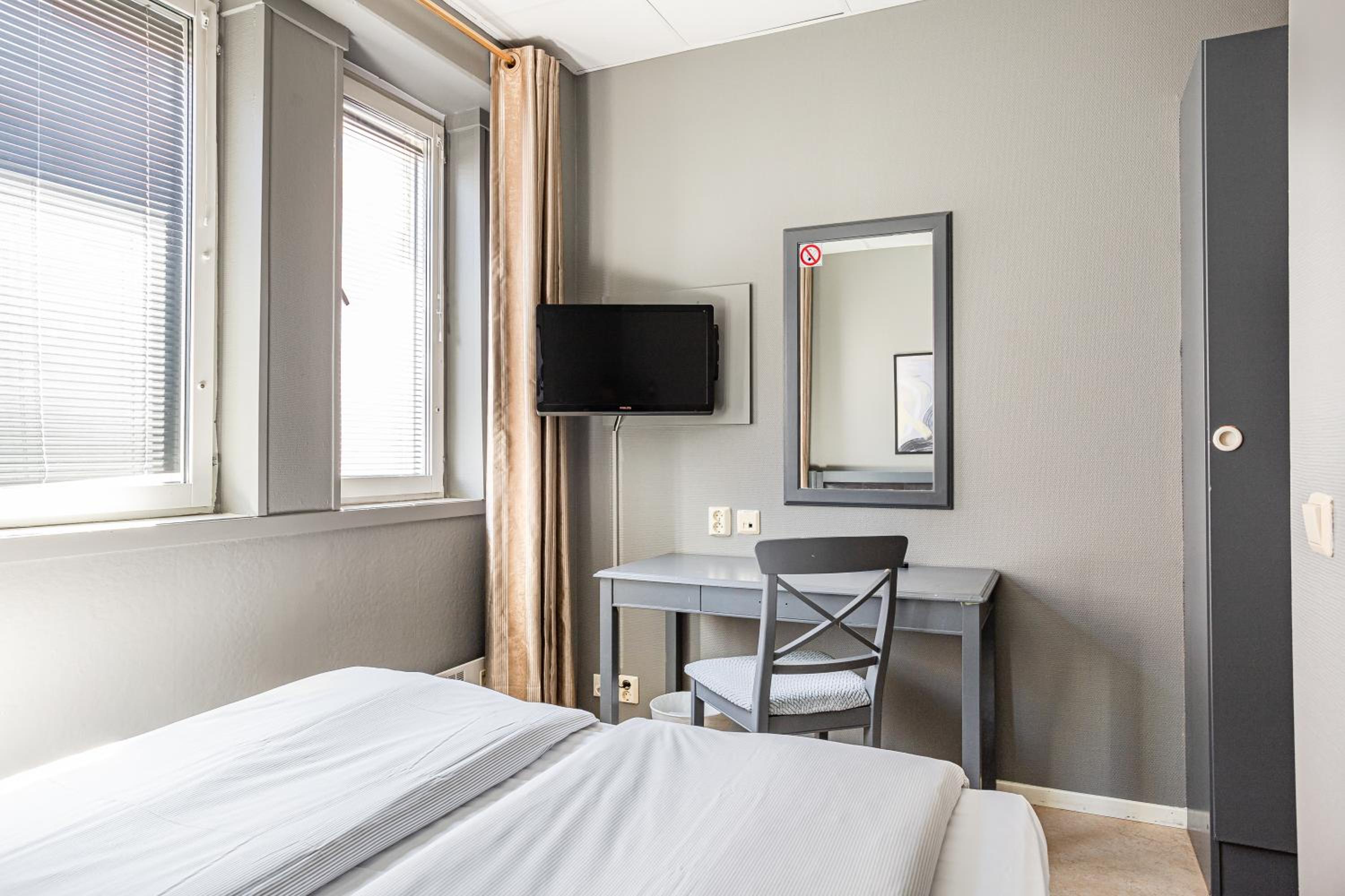 Small Double Room - Photo 5