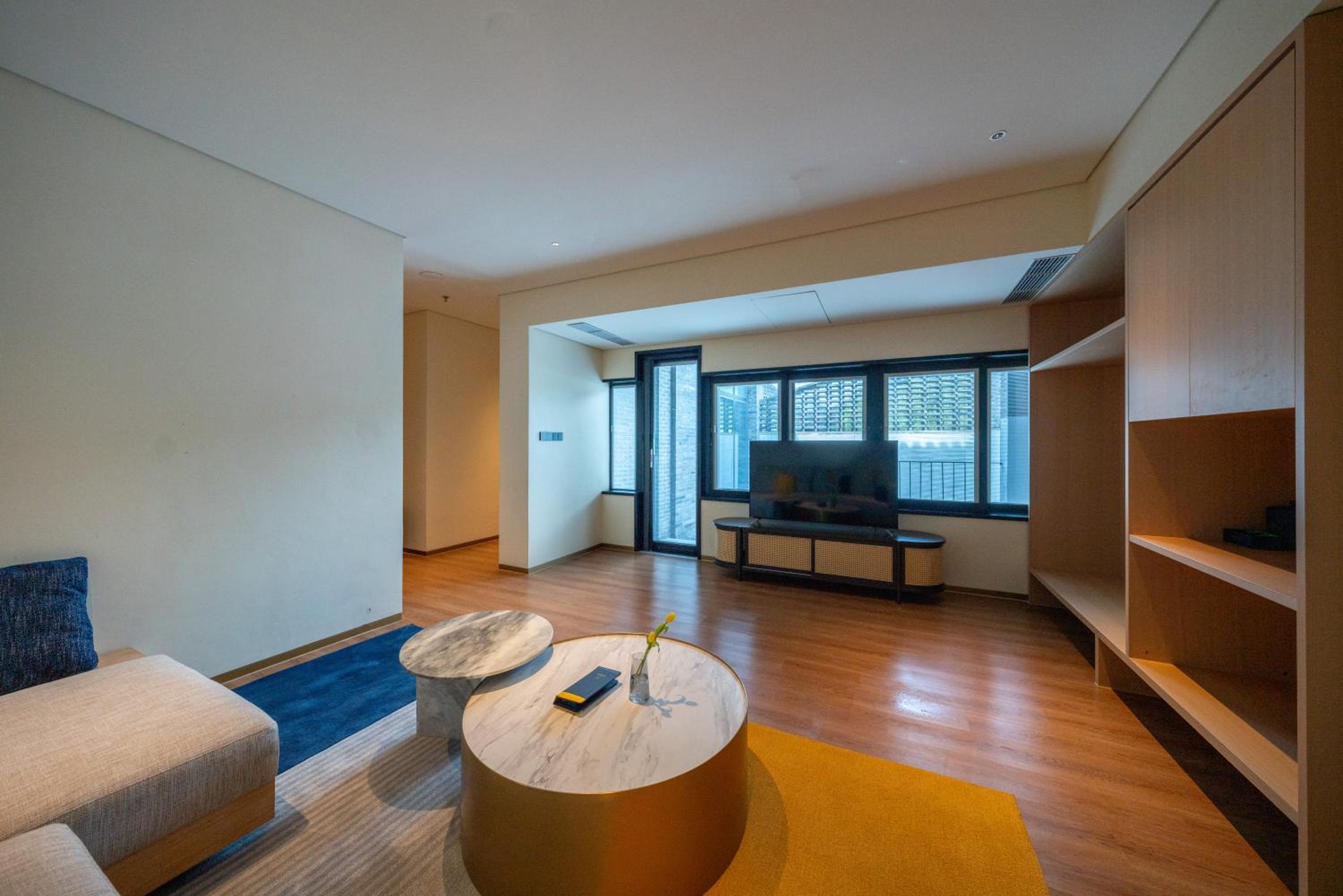 One-Bedroom Suite - Photo 2