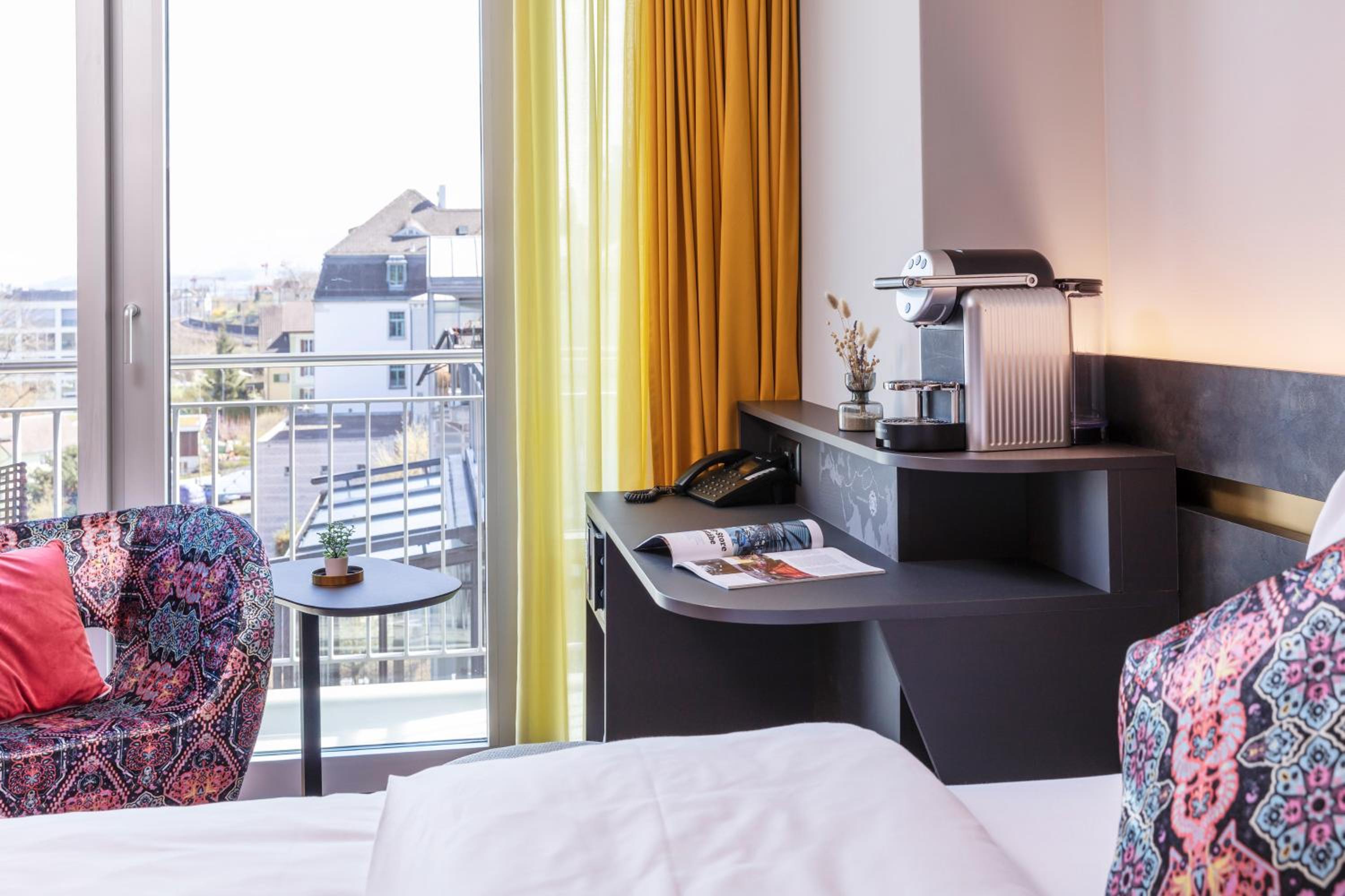 City Queen Room with Balcony