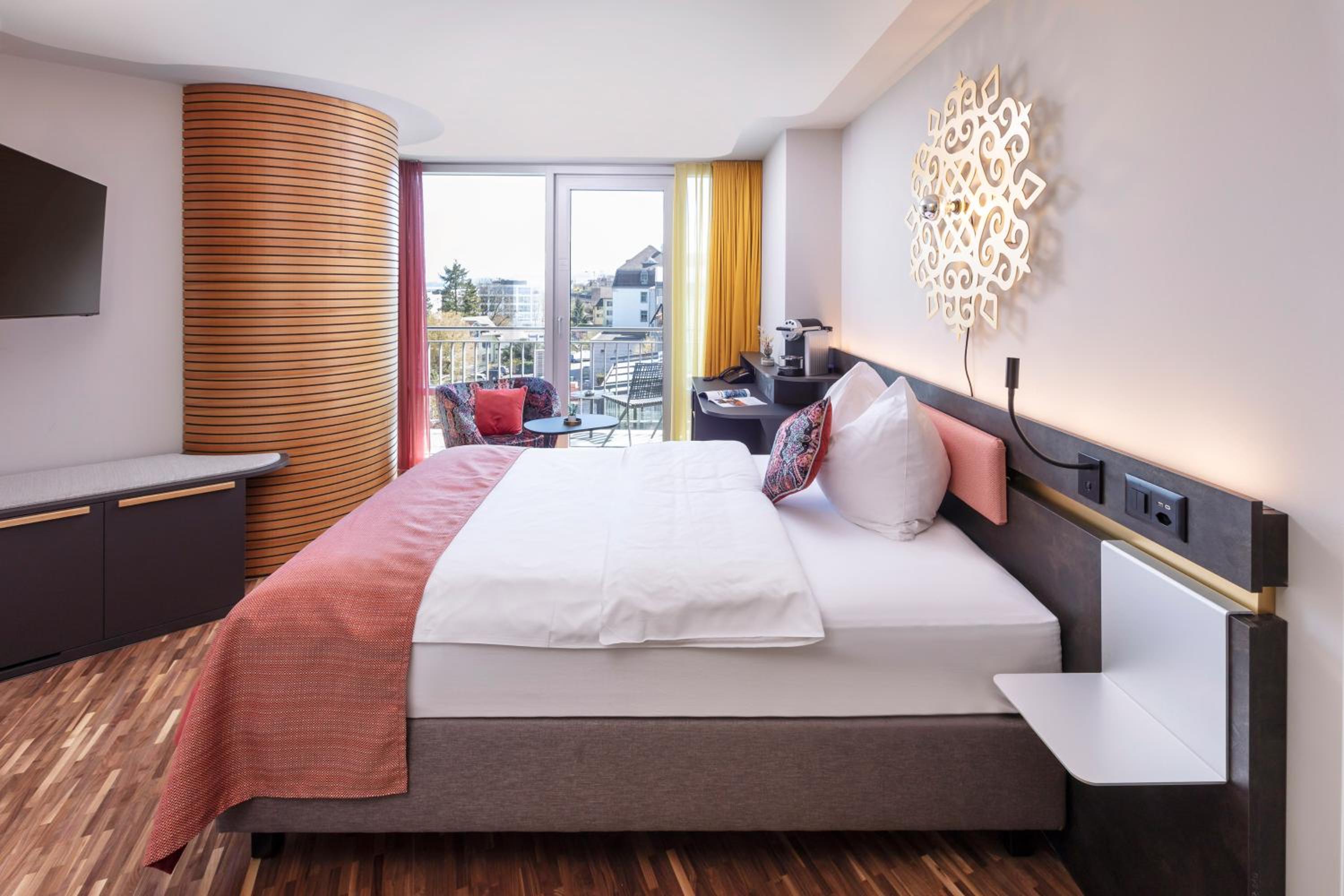 City Queen Room with Balcony