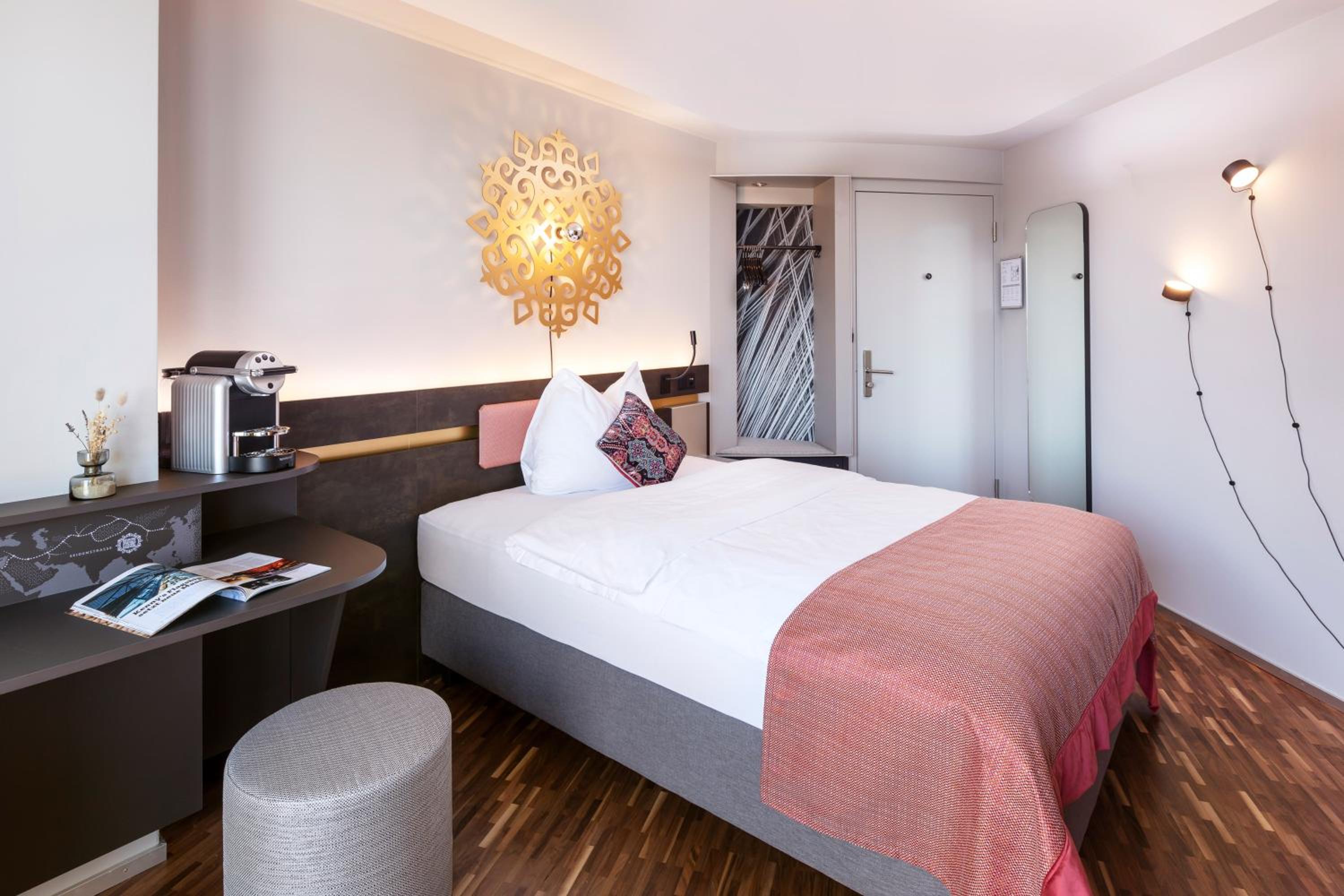 City Queen Room with Balcony