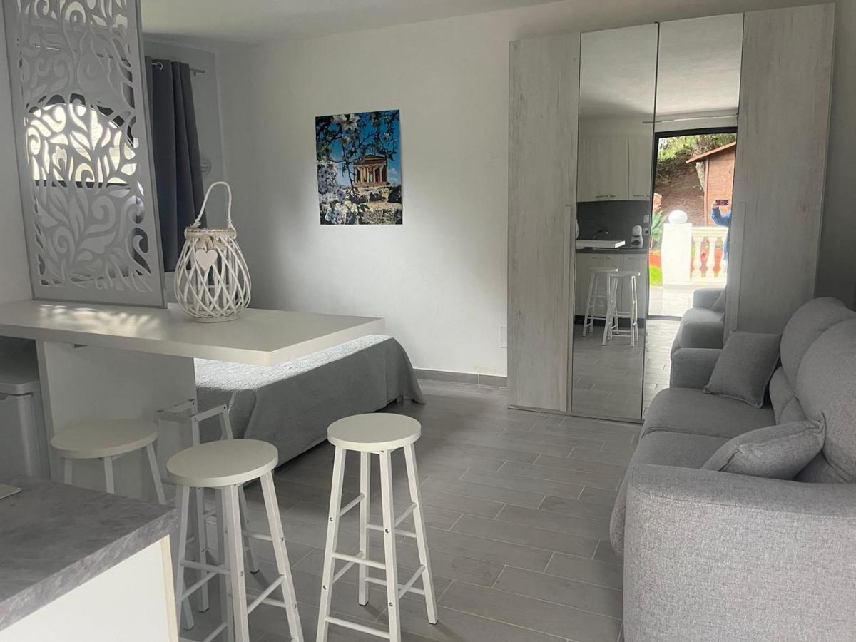 One-Bedroom House photo 1