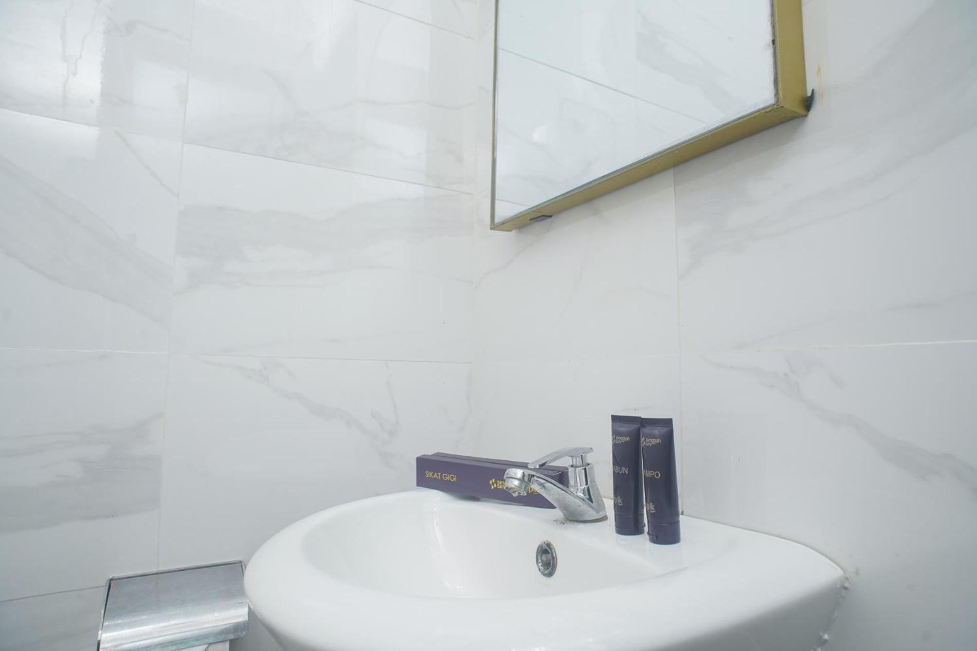 Double Room With Private Bathroom photo 3