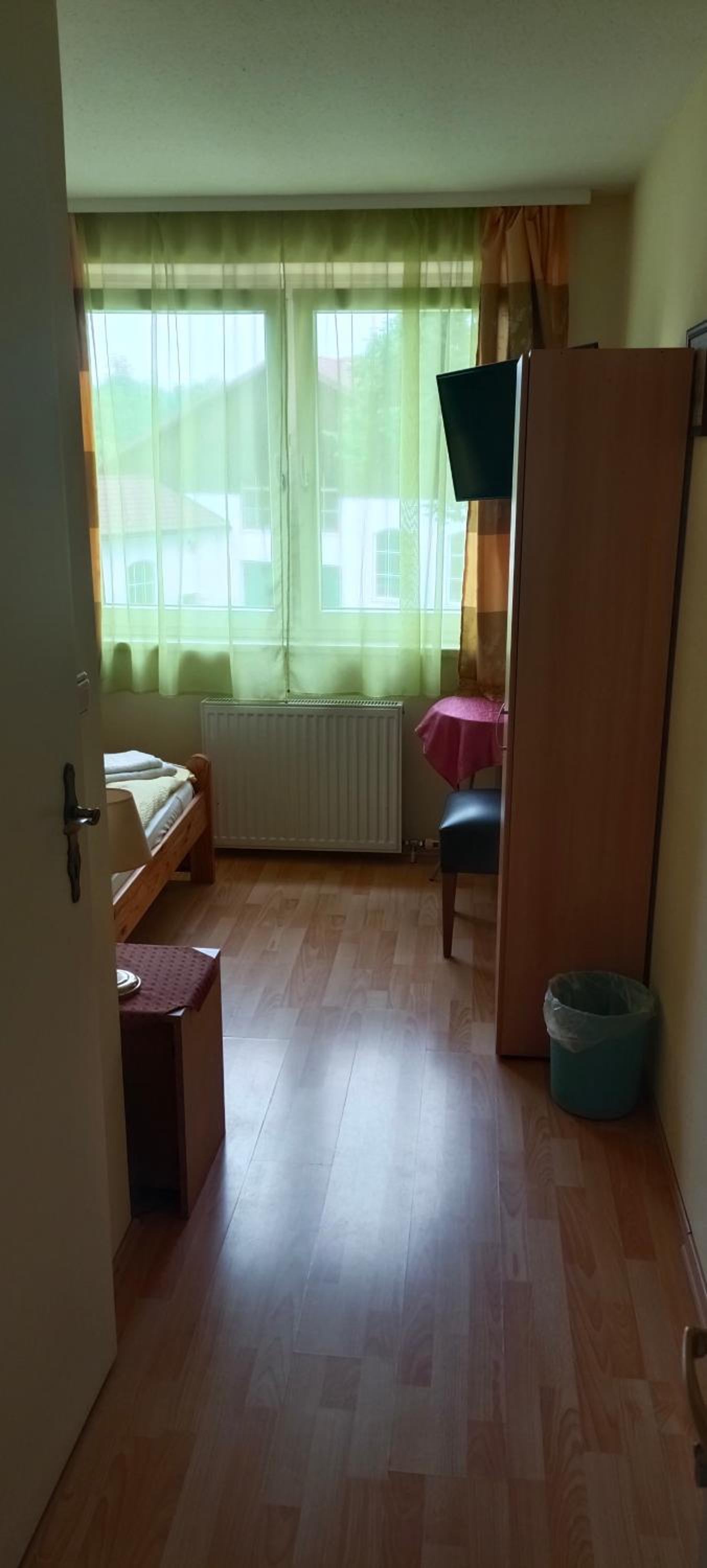 Single Room with Bathroom photo 1