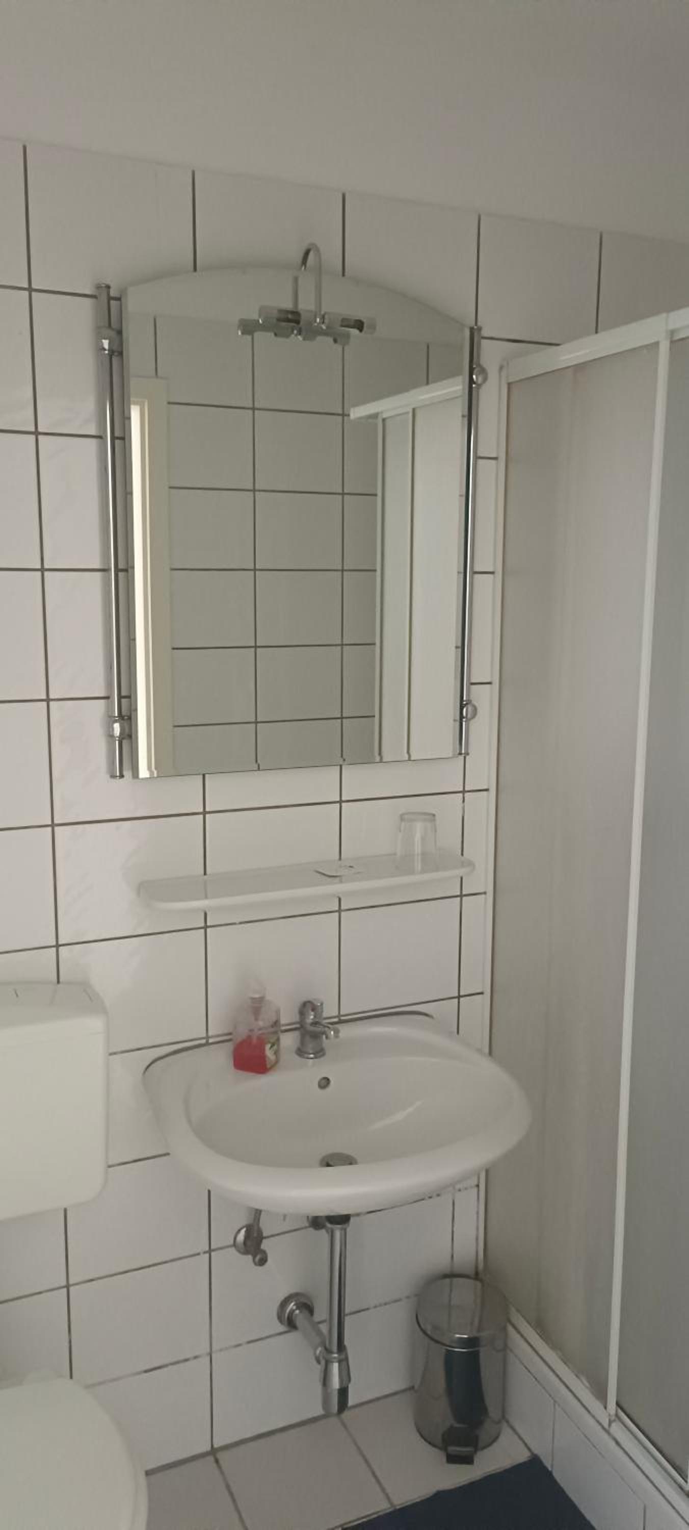 Single Room with Bathroom photo 2