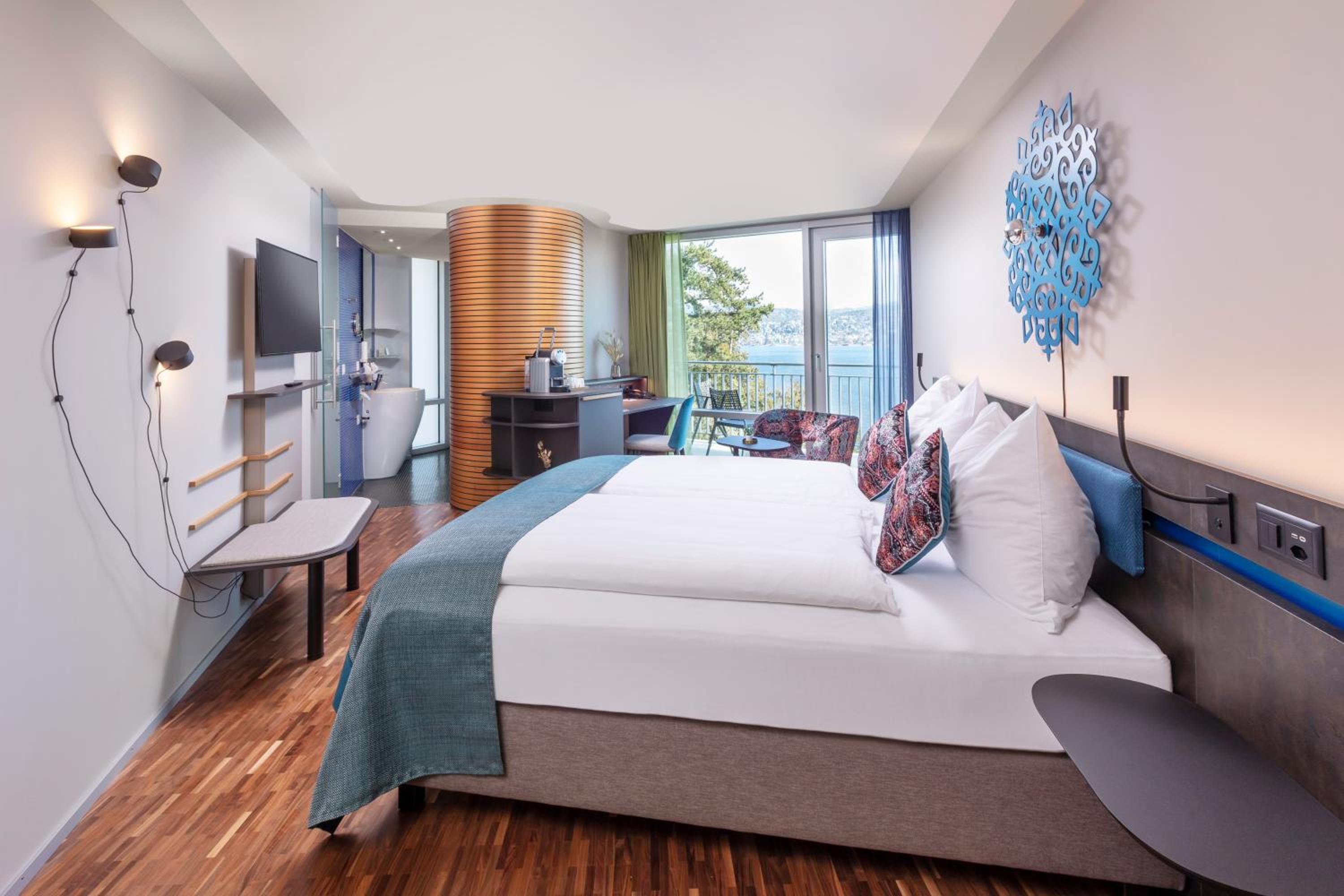 Lake View Double Room with Balcony