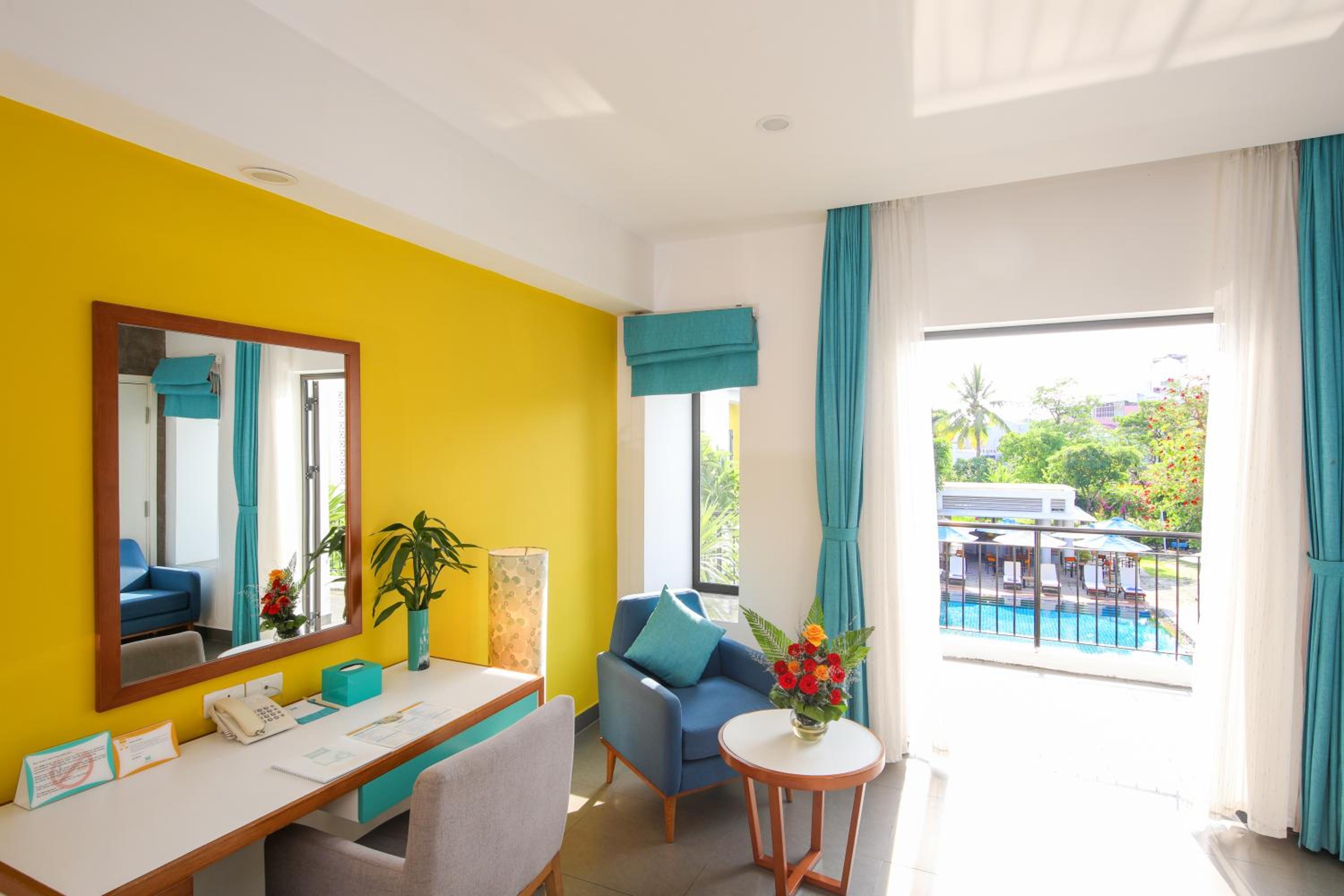 Twin Room with Pool View photo 3