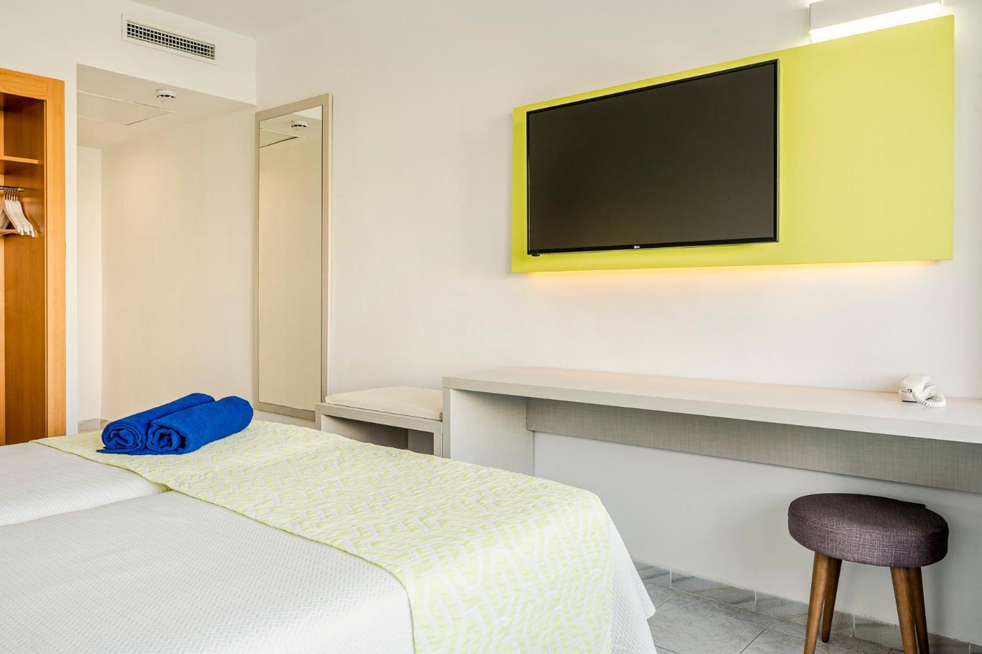 Twin Room - Photo 3
