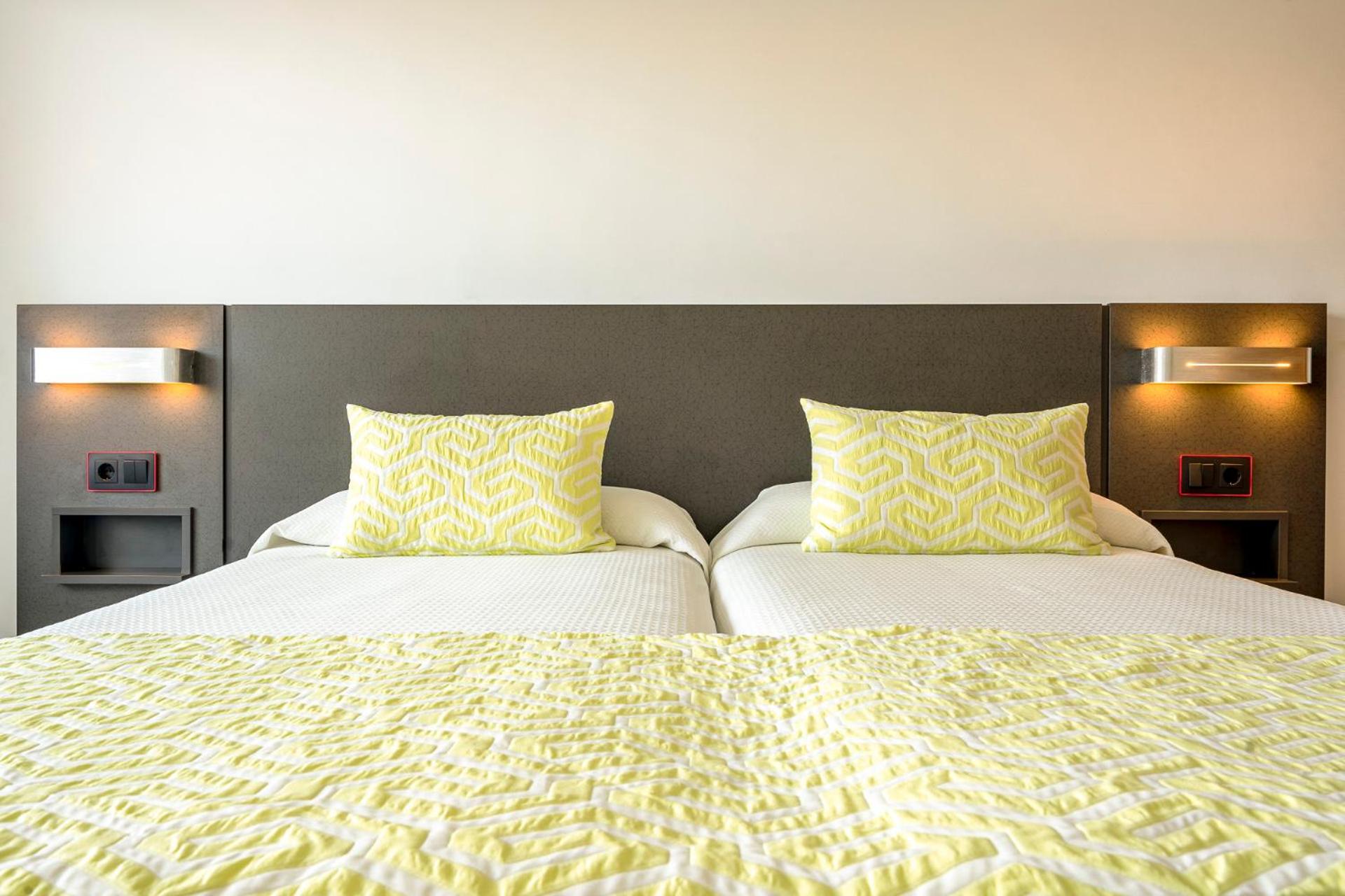 Twin Room - Photo 2