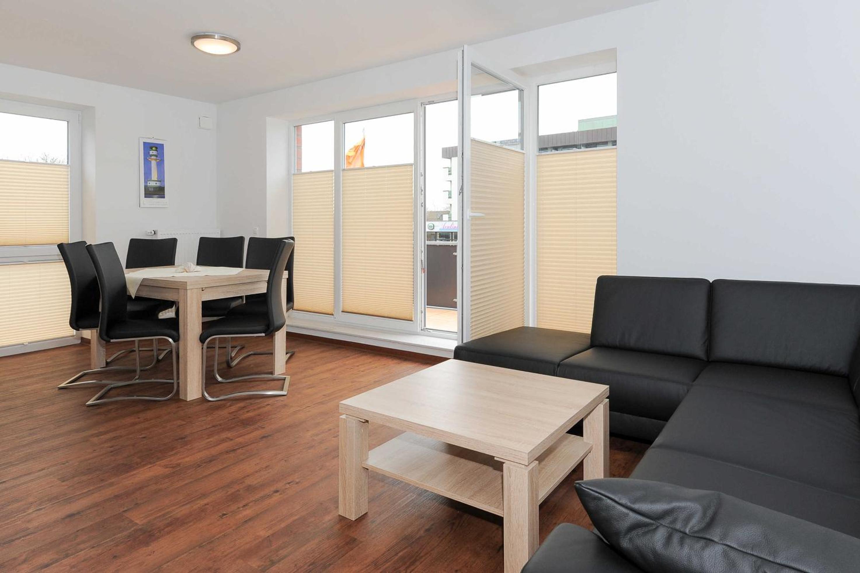 Three-Bedroom Apartment with Balcony photo 1