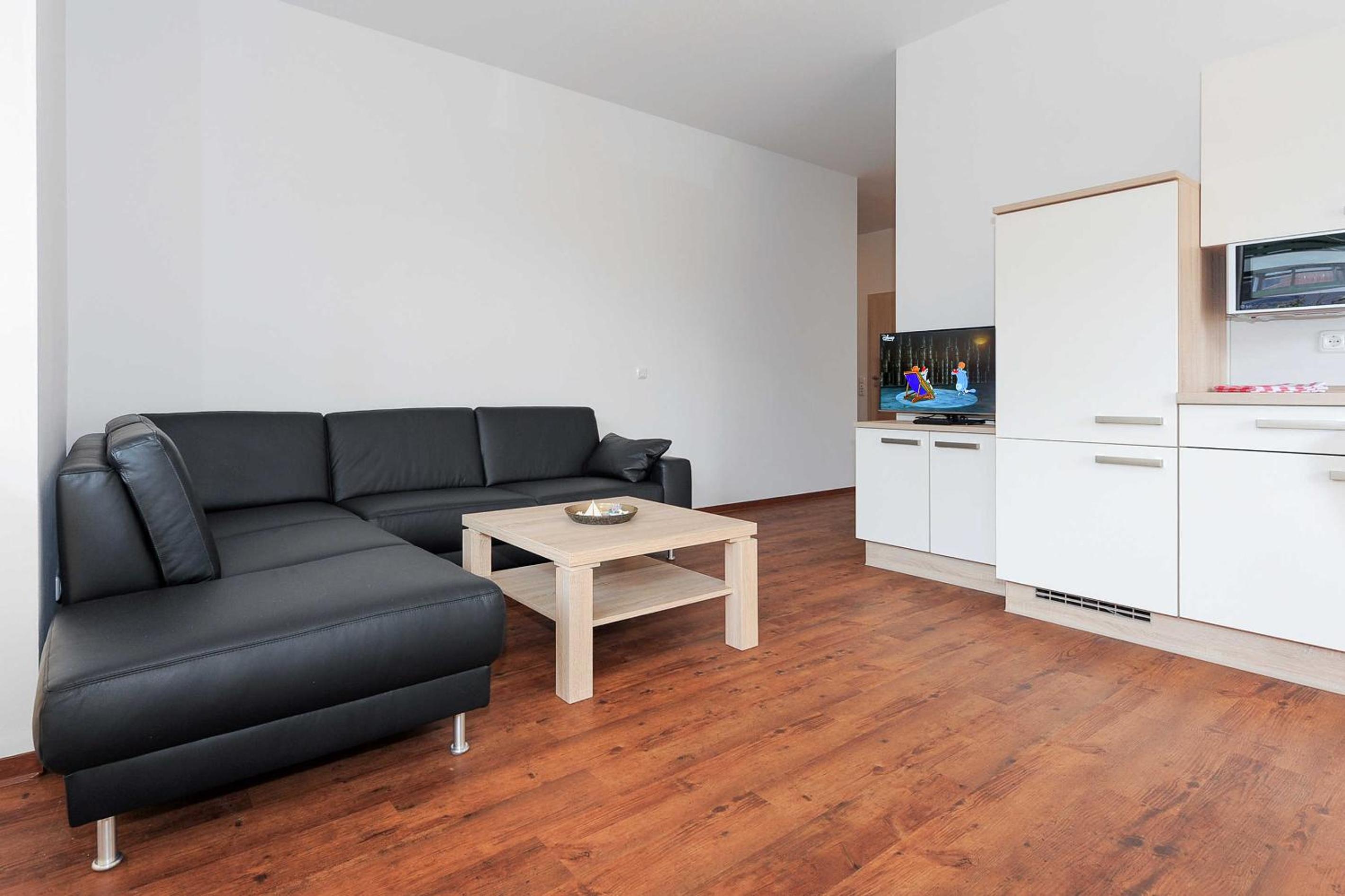 Three-Bedroom Apartment with Terrace photo 2