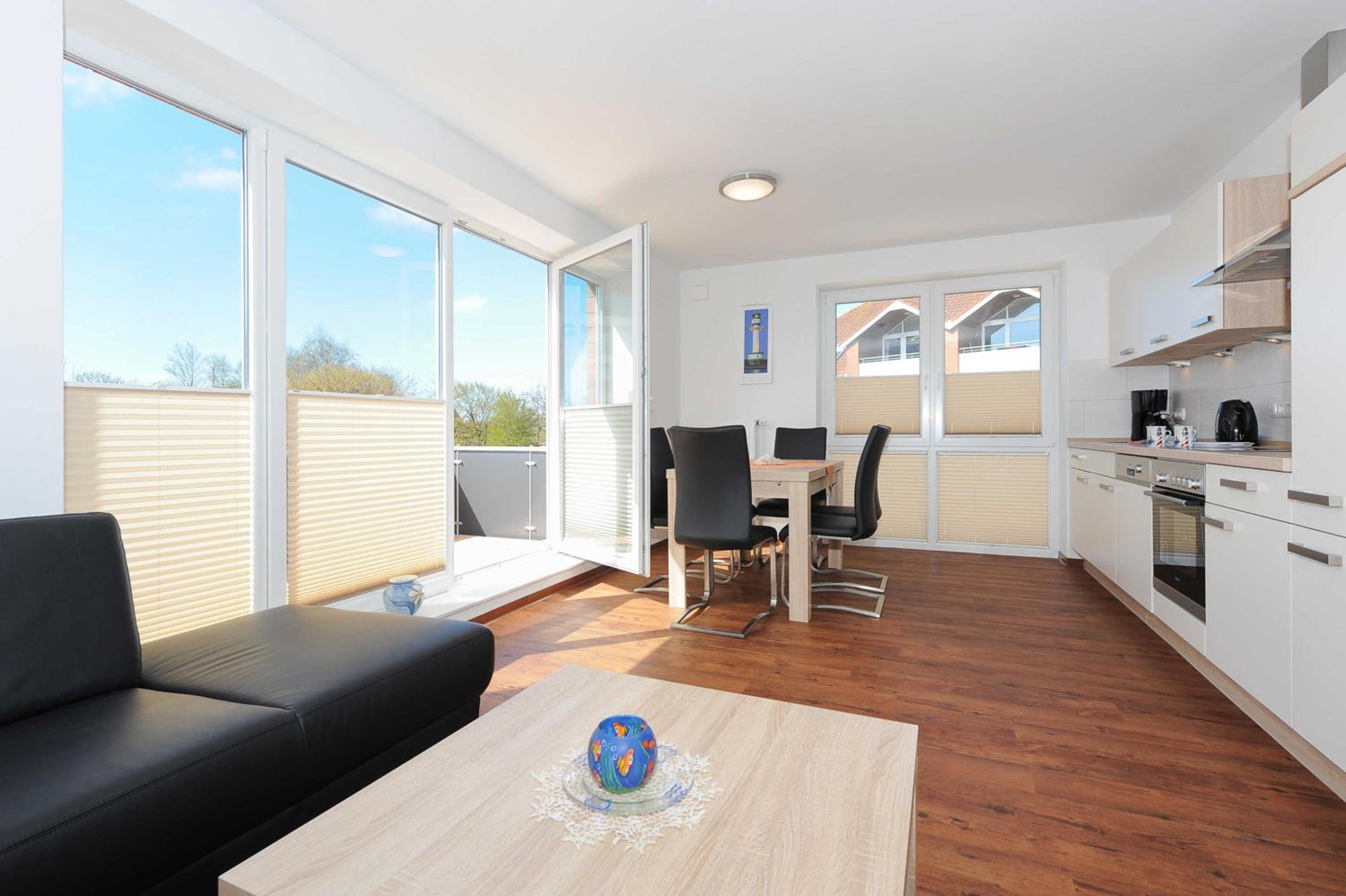 Three-Bedroom Apartment with Balcony photo 1
