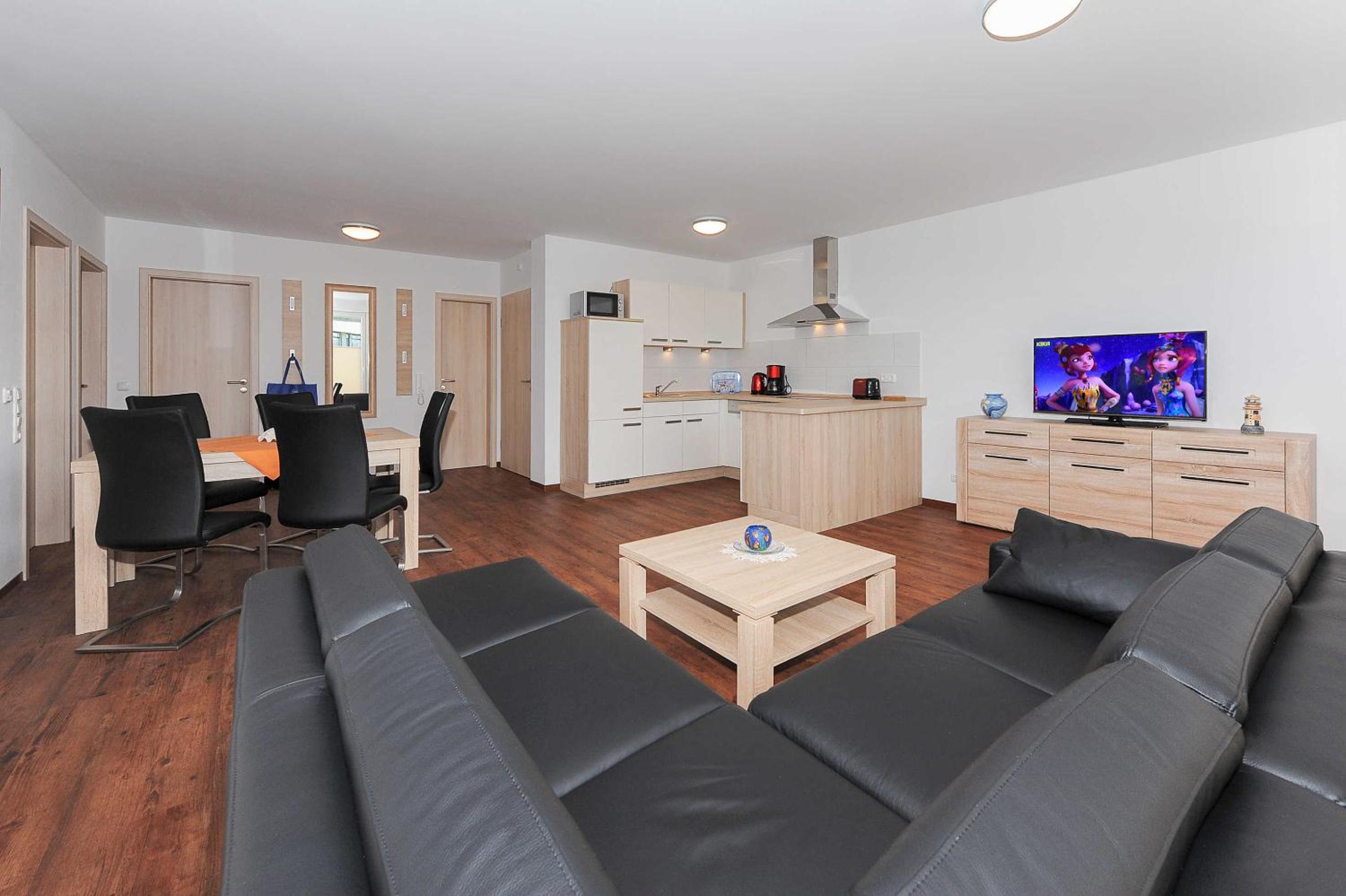 Two-Bedroom Apartment with Shower photo 2