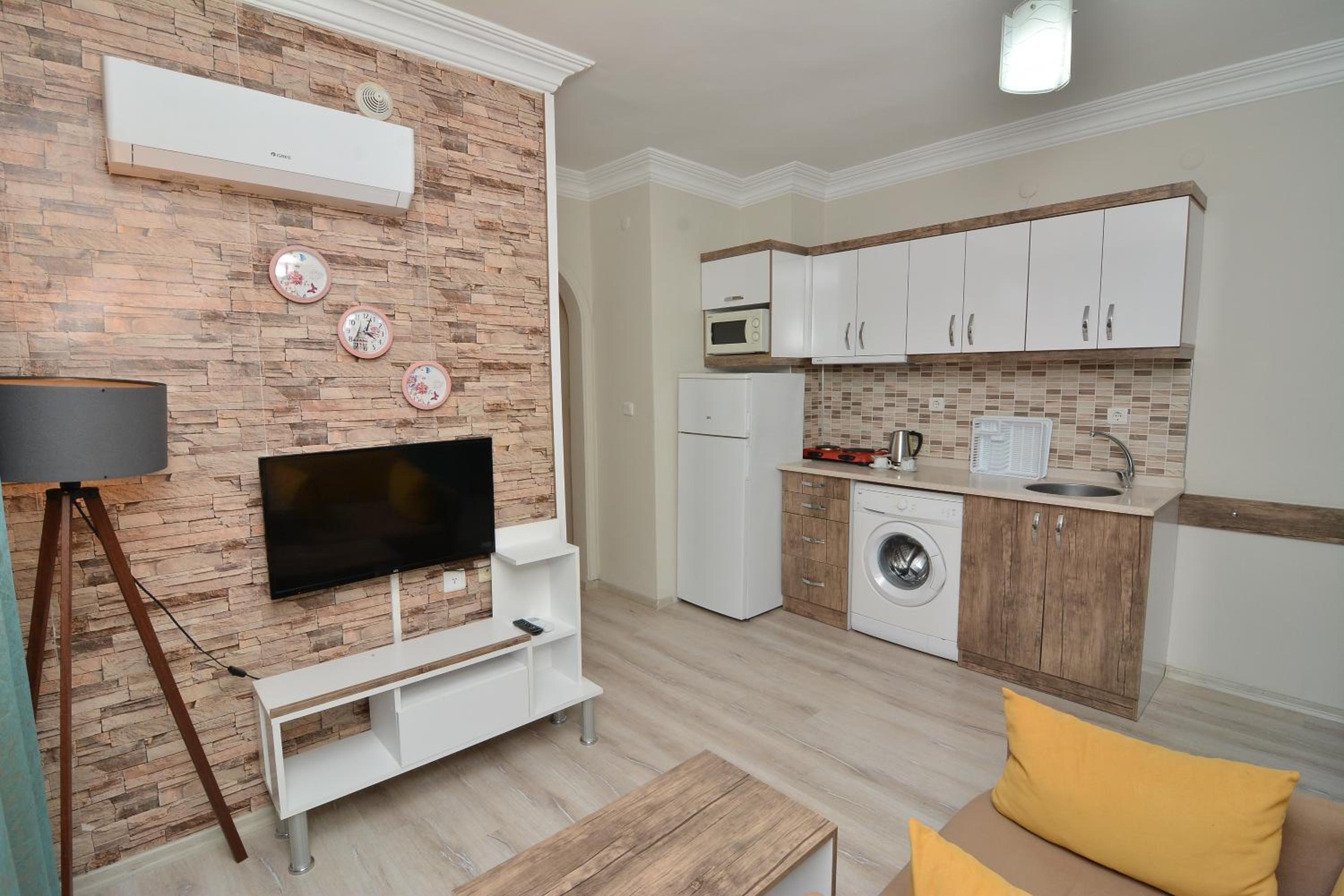 Apartment with Balcony photo 3