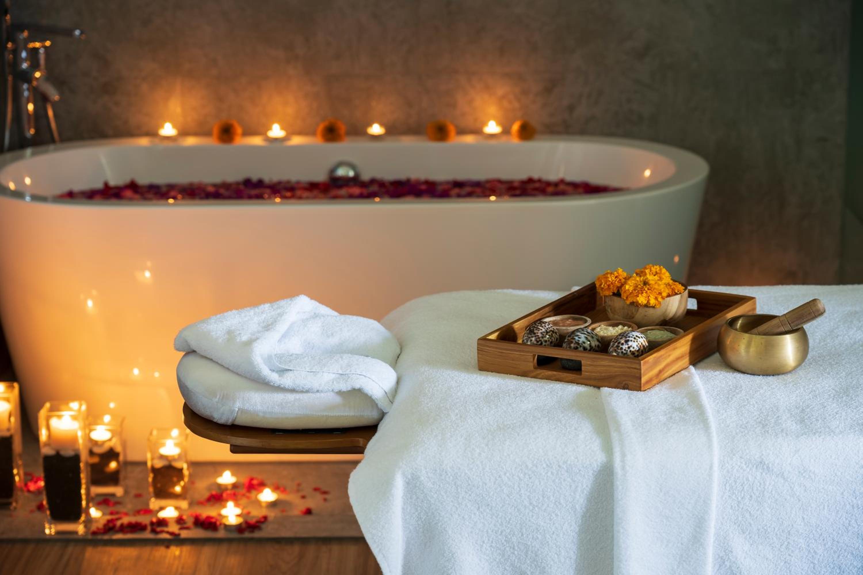 Special Offer - Lagoon Suite with Bathtub and 60 Minutes Balinese Massage - Photo 4