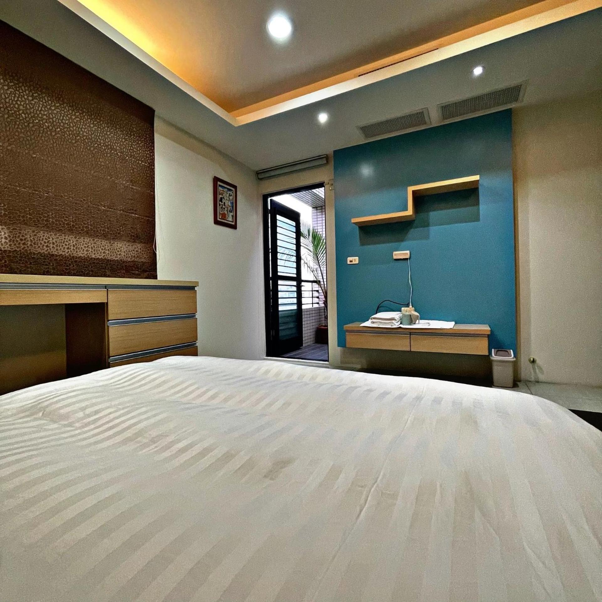 Five-Bedroom House - Photo 19