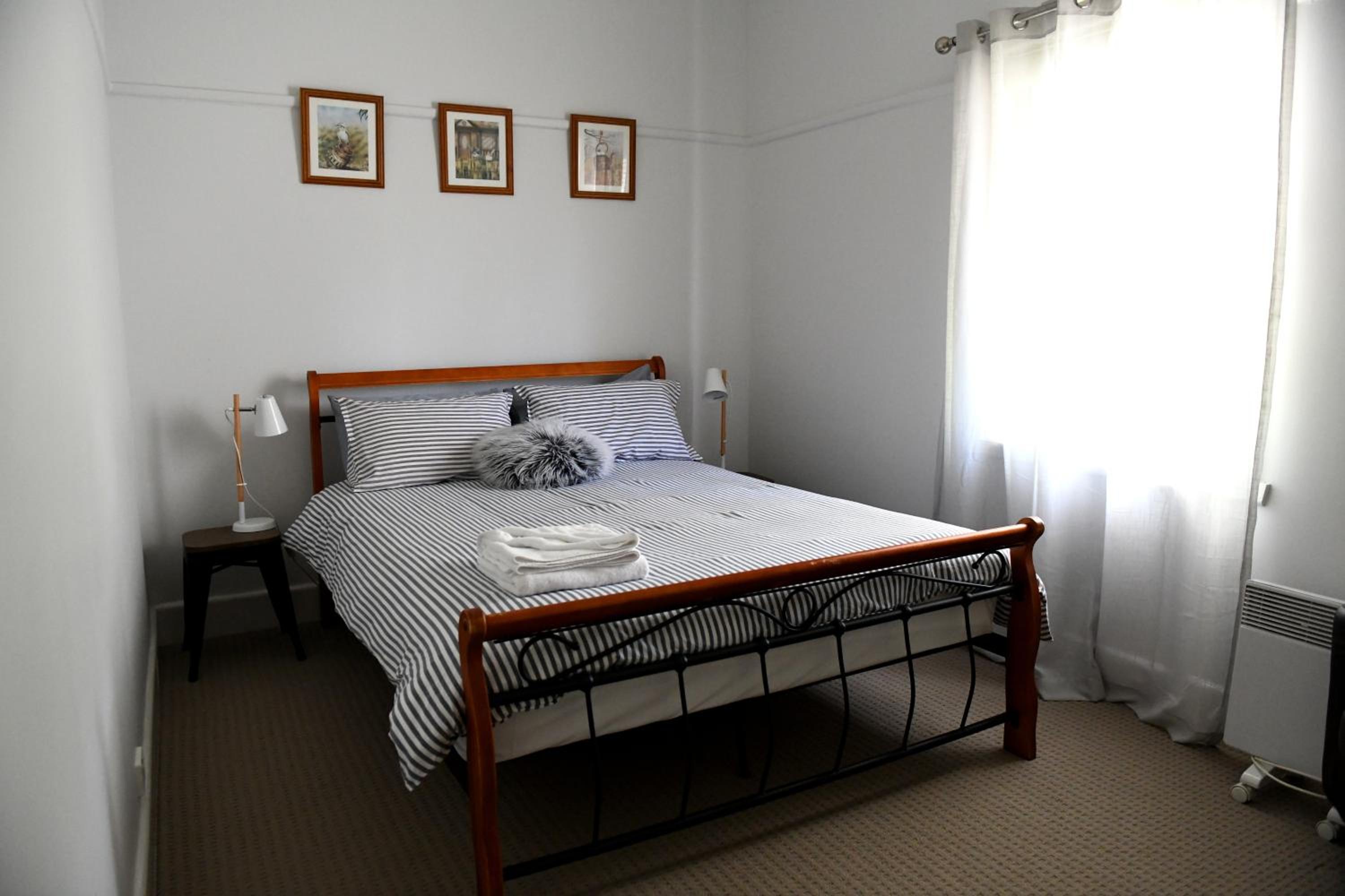 Three-Bedroom House photo 3