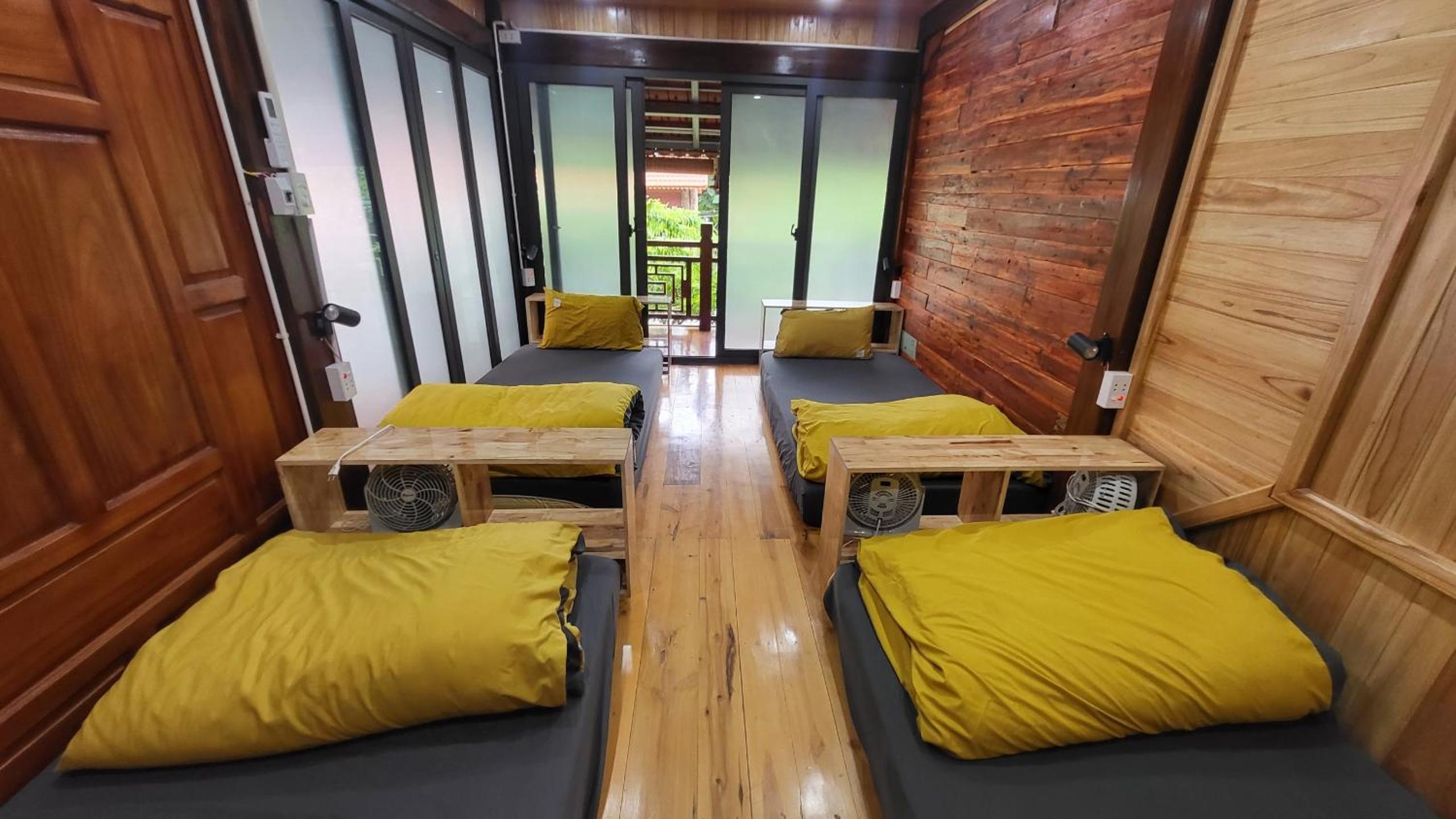 Bed in 4-Bed Mixed Dormitory Room photo 2