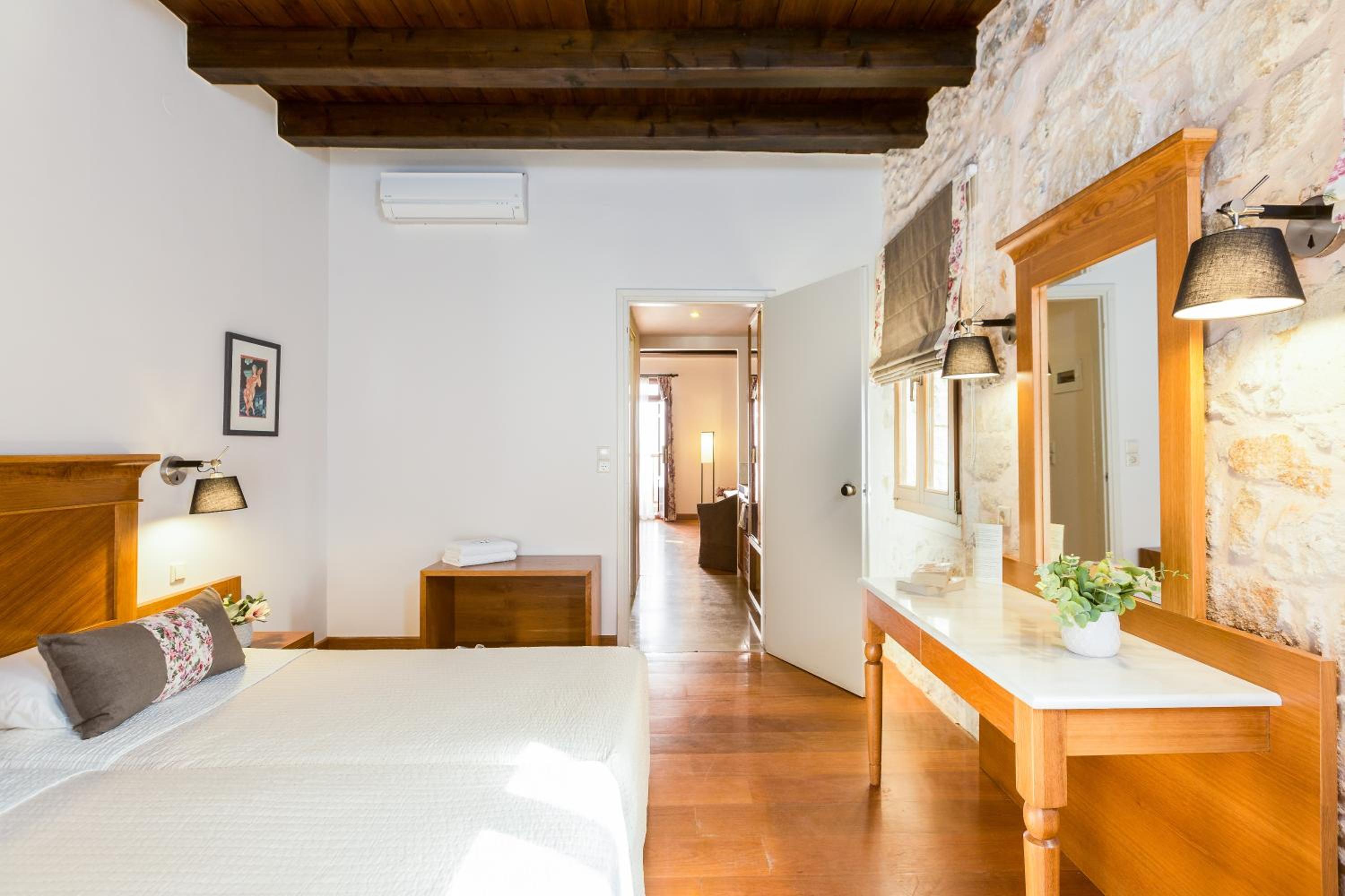 One-Bedroom Apartment - Photo 1