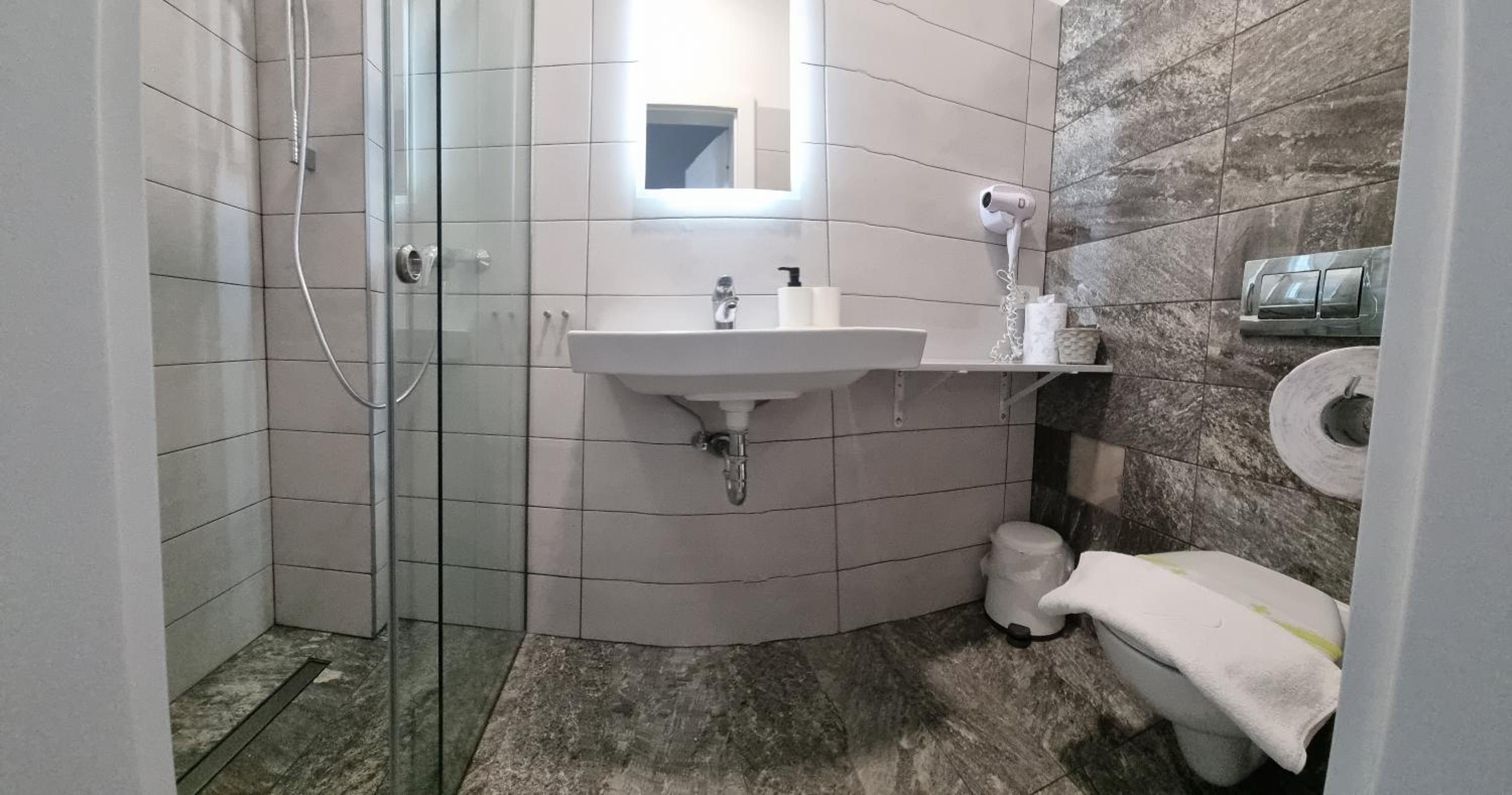 Triple Room with Private Bathroom photo 2